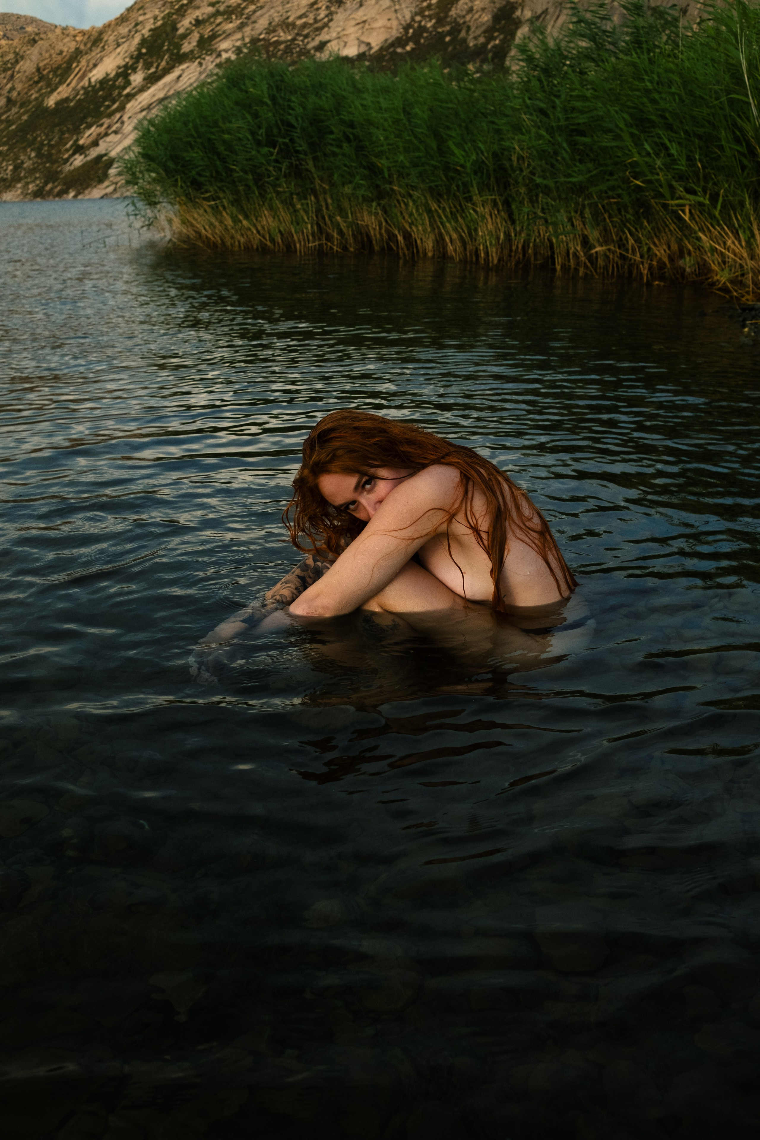Вика наслаждается водой. Фотограф Коробова Екатерина