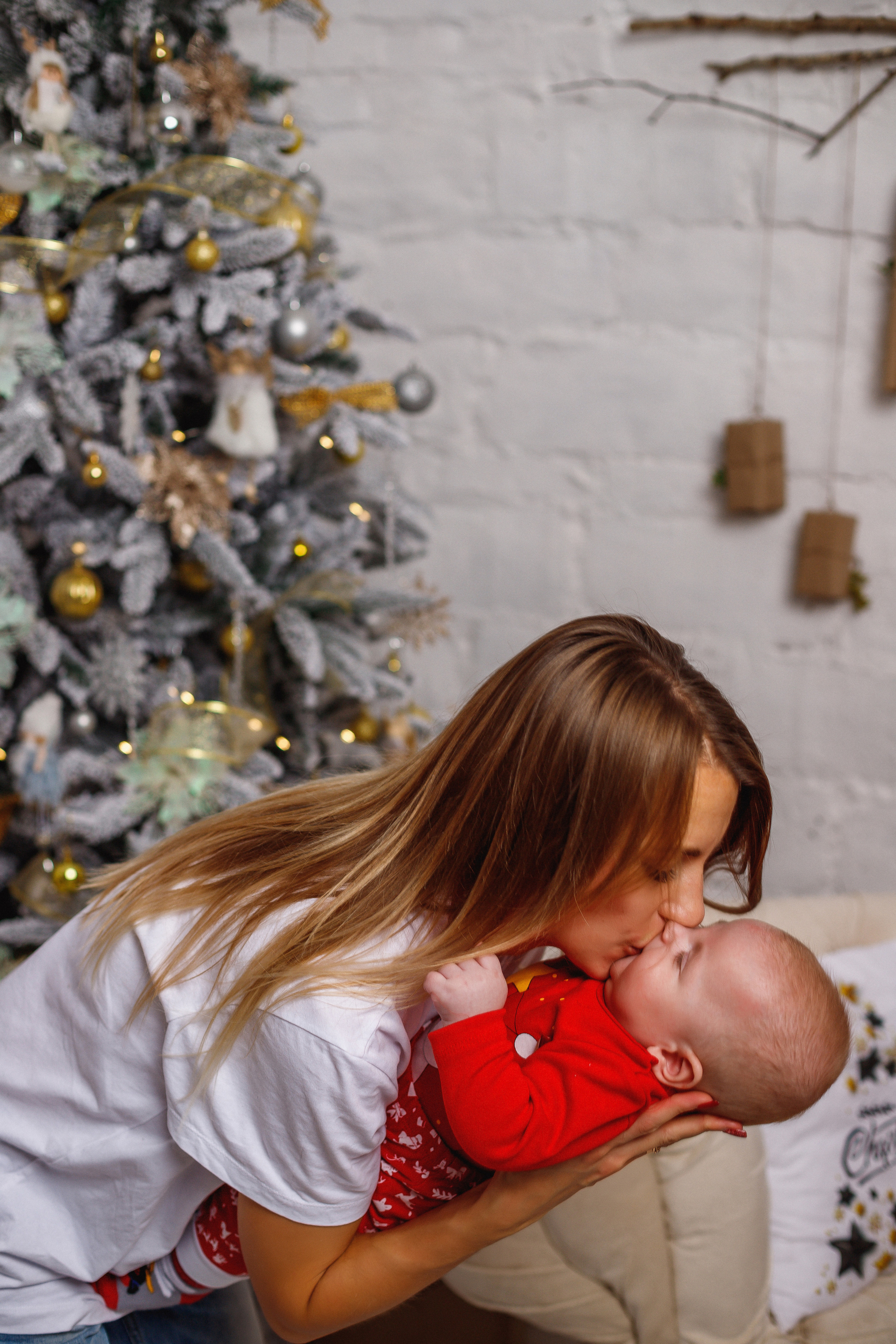 Новогодняя фотосессия в студии Мама и малыш