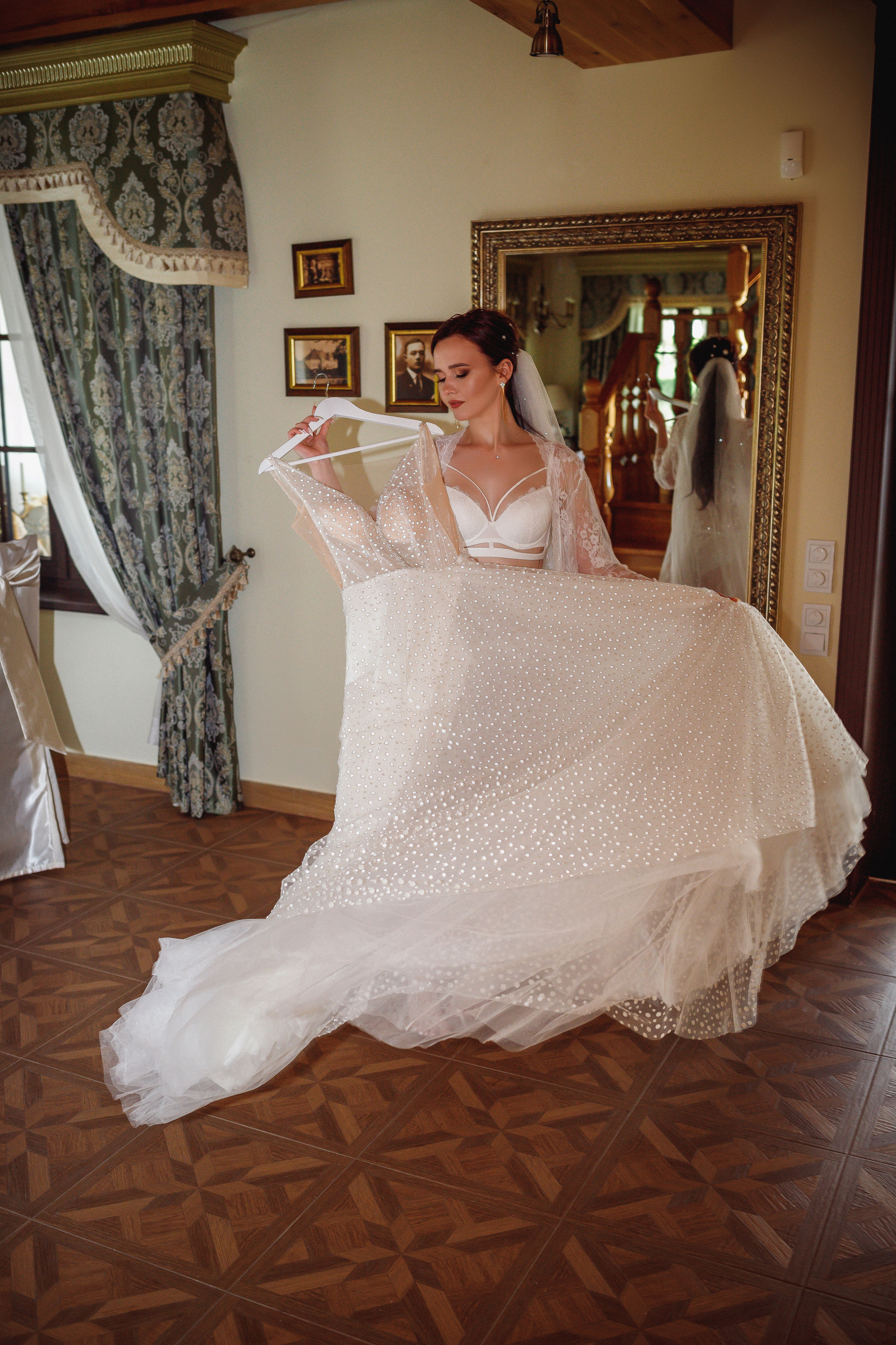 Невеста и свадебное платье