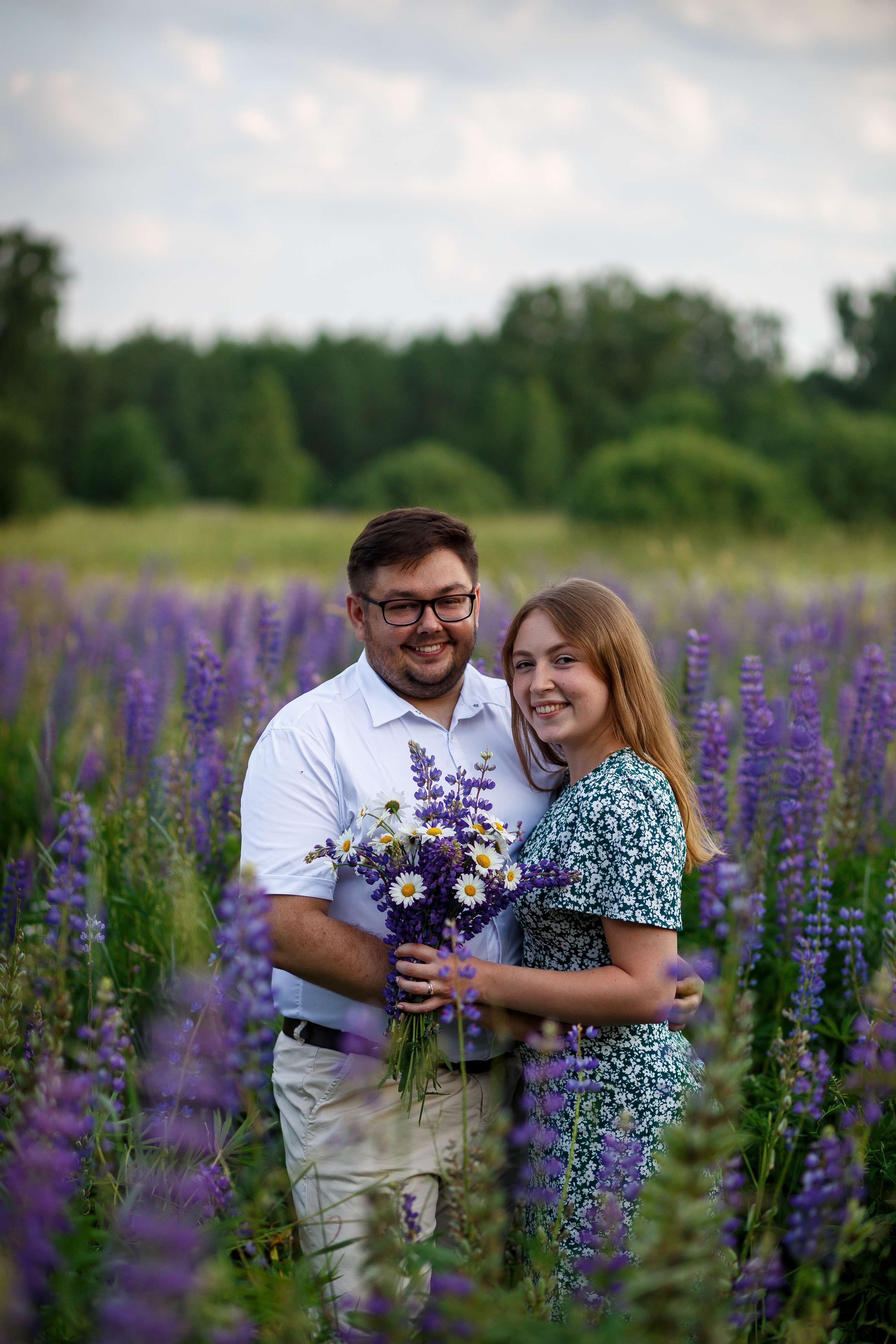 Фотосессия в поле люпина