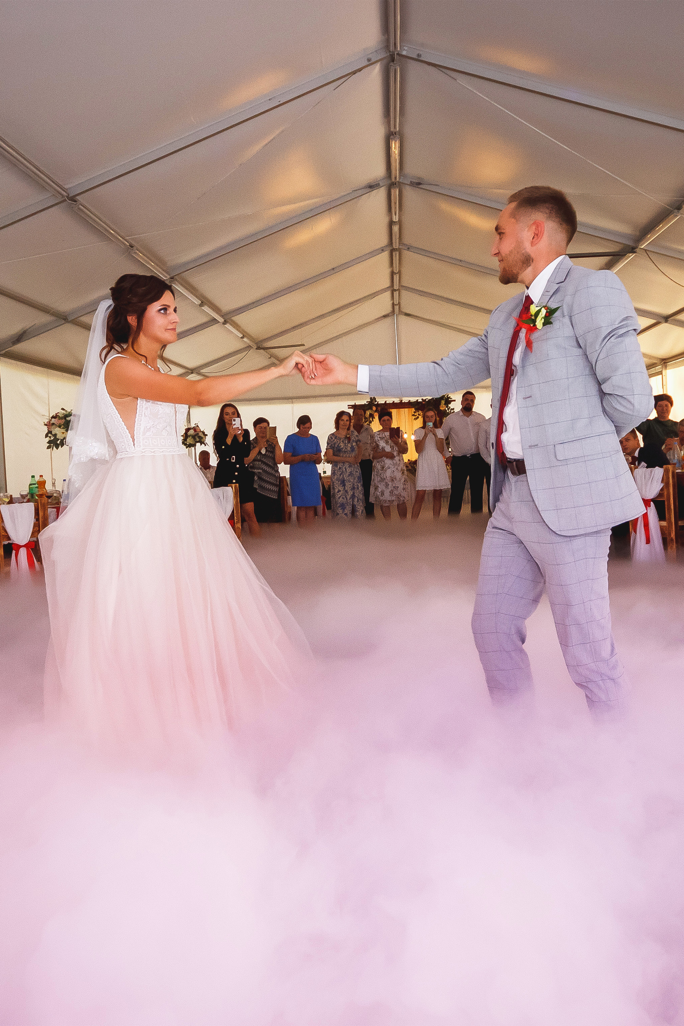 Фотосъемка свадьбы в Гродно Тяжелый дым на танец молодоженов