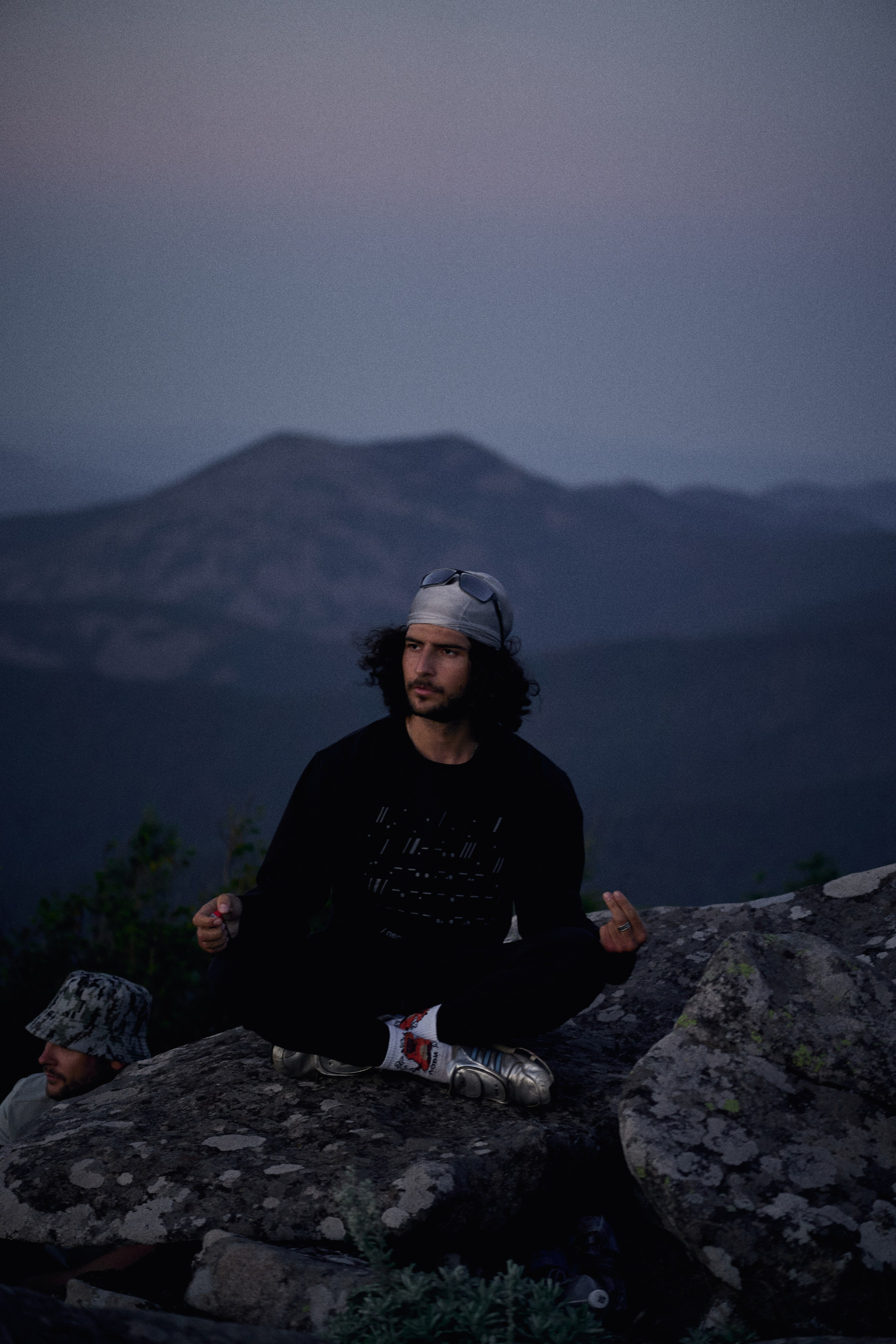 Фото поход на гору Пидан. Фэшн-фотография и портреты в Владивостоке. Превращаю съёмку в повествование — создаю образы с сюжетом, которые остаются в памяти