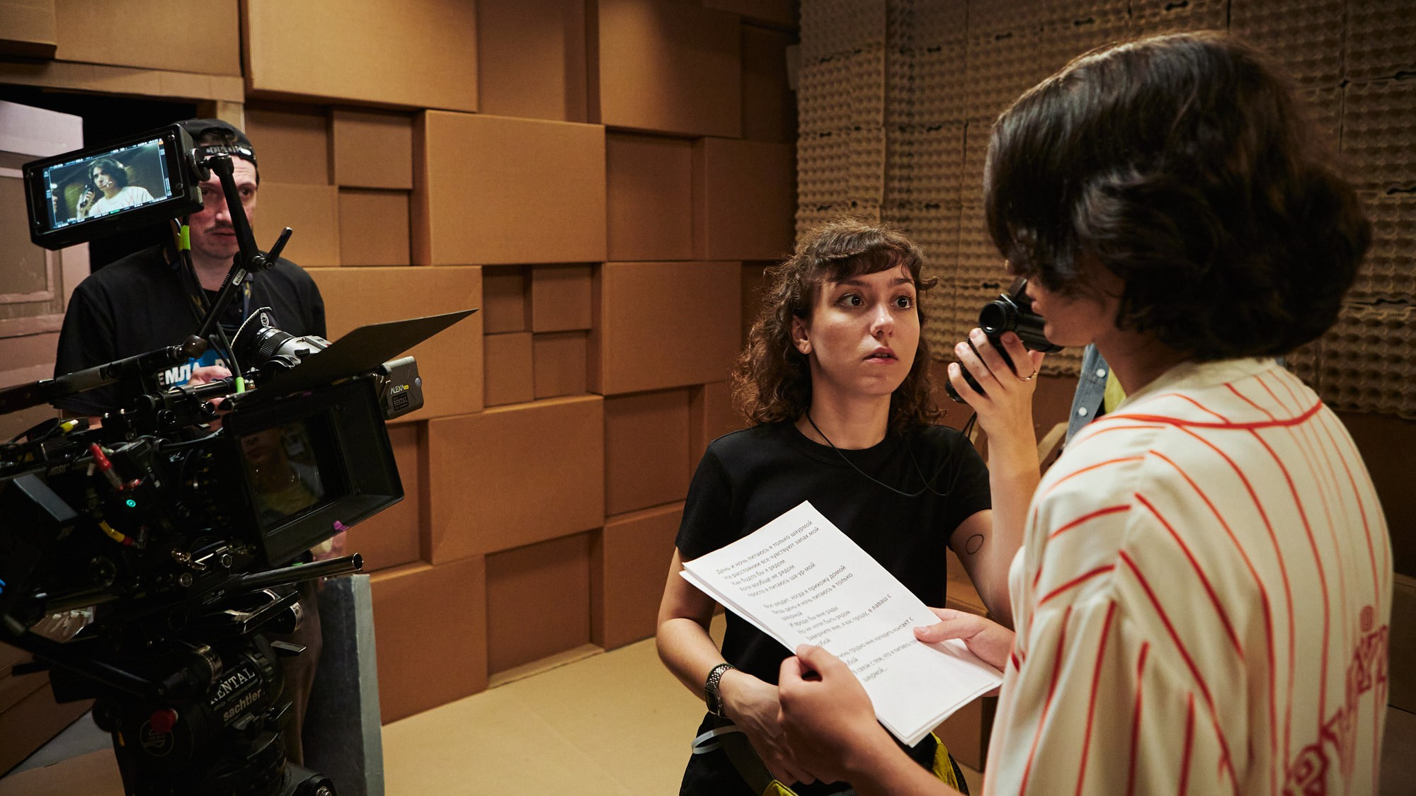 Бэкстейдж сериала «Школота» — репортажная фотосъёмка съёмочного процесса. Репортажный фотограф в Москве — Дмитрий Тарасов | Съёмка мероприятий, концертов, корпоративов