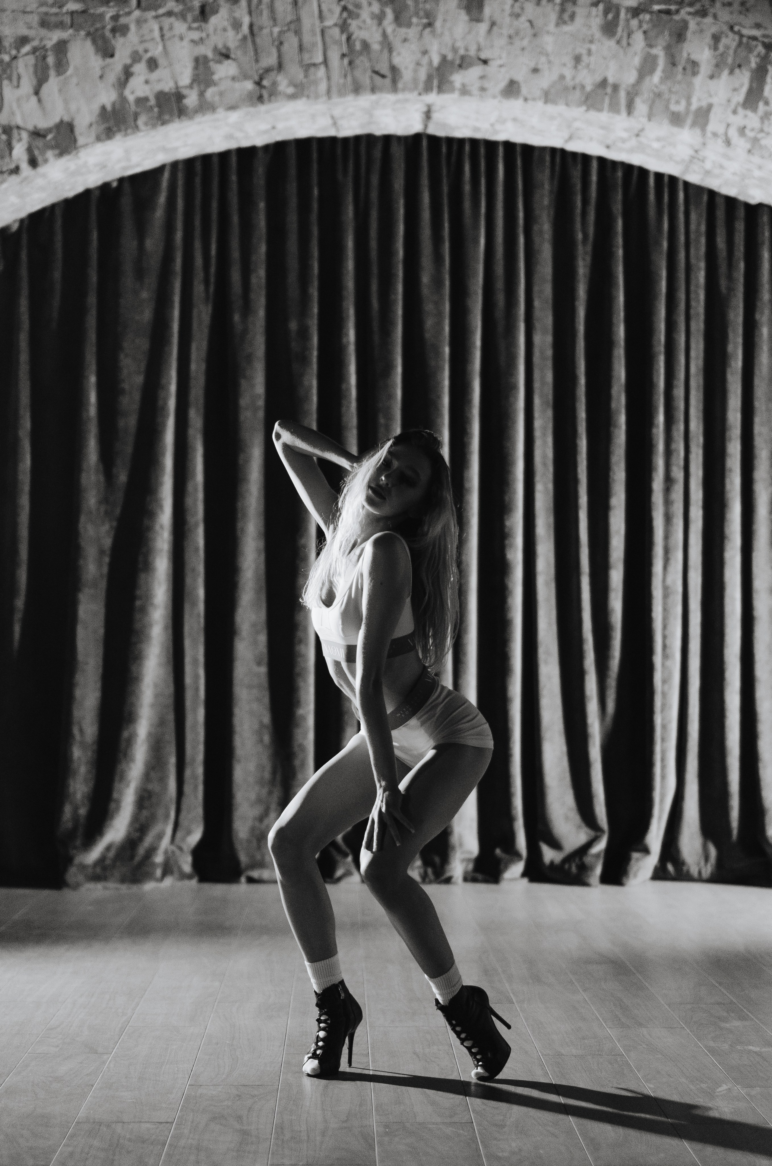 Фото-подглядки с видеосъемки танцевальной команды «Secret». Денисова Аля — фотограф для парных съемок и индивидуальных историй в Барнауле