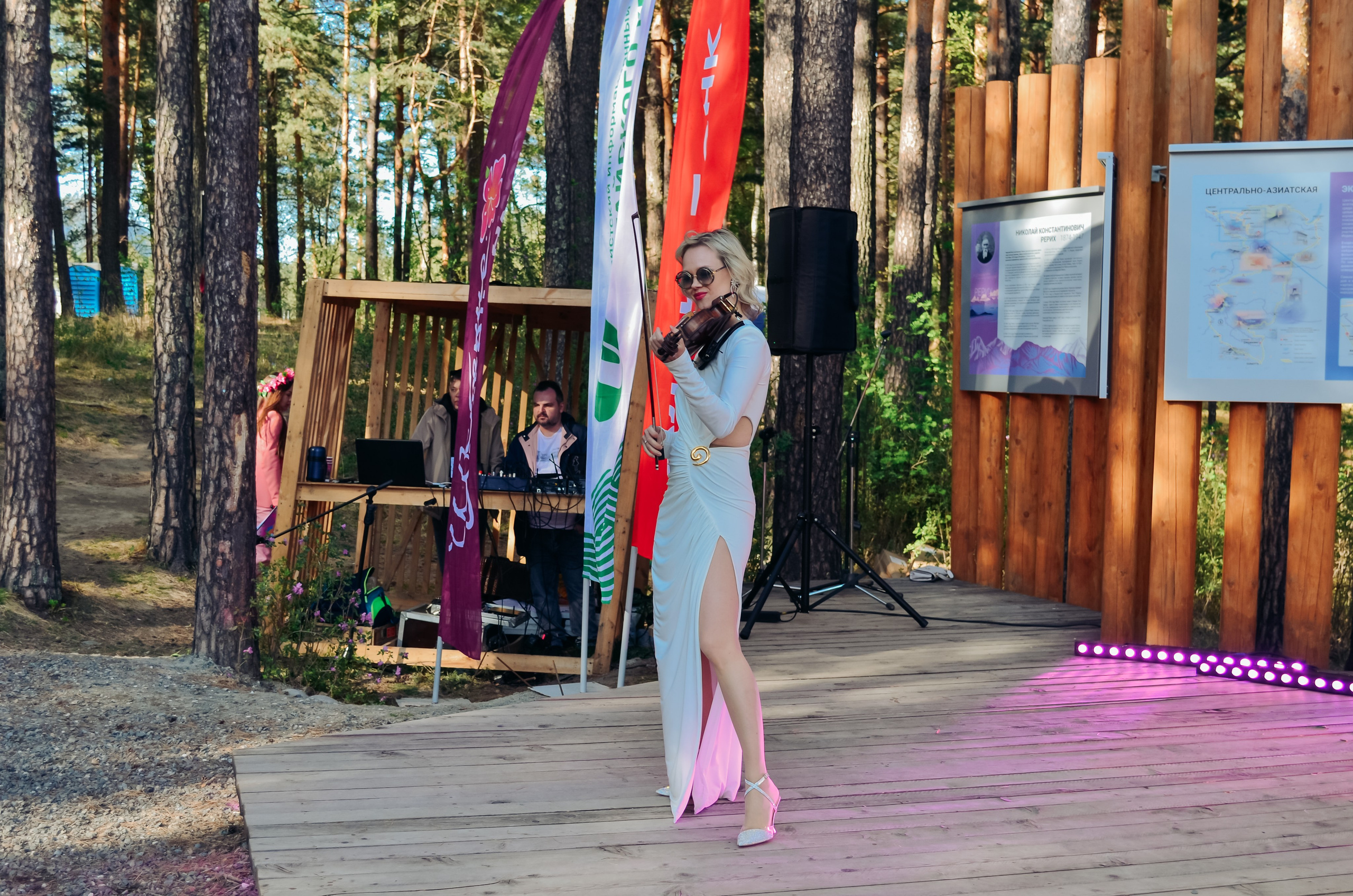 Фестиваль «Цветение Маральника на Алтае 2025». Фоторепортаж. Денисова Аля — фотограф для парных съемок и индивидуальных историй в Барнауле