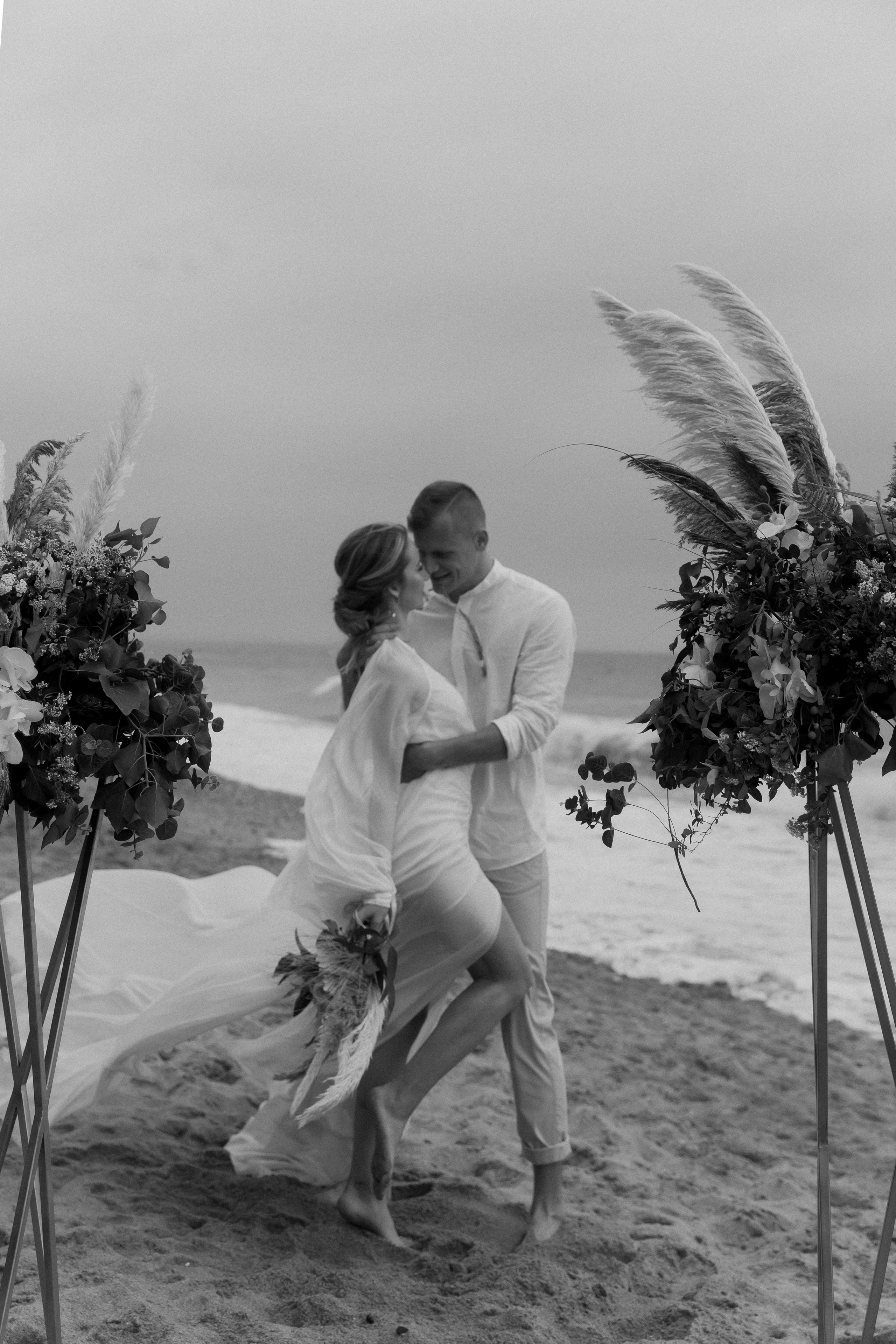 На берегу моря…. СВАДЕБНЫЙ ФОТОГРАФ В КРЫМУ И СЕВАСТОПОЛЕ