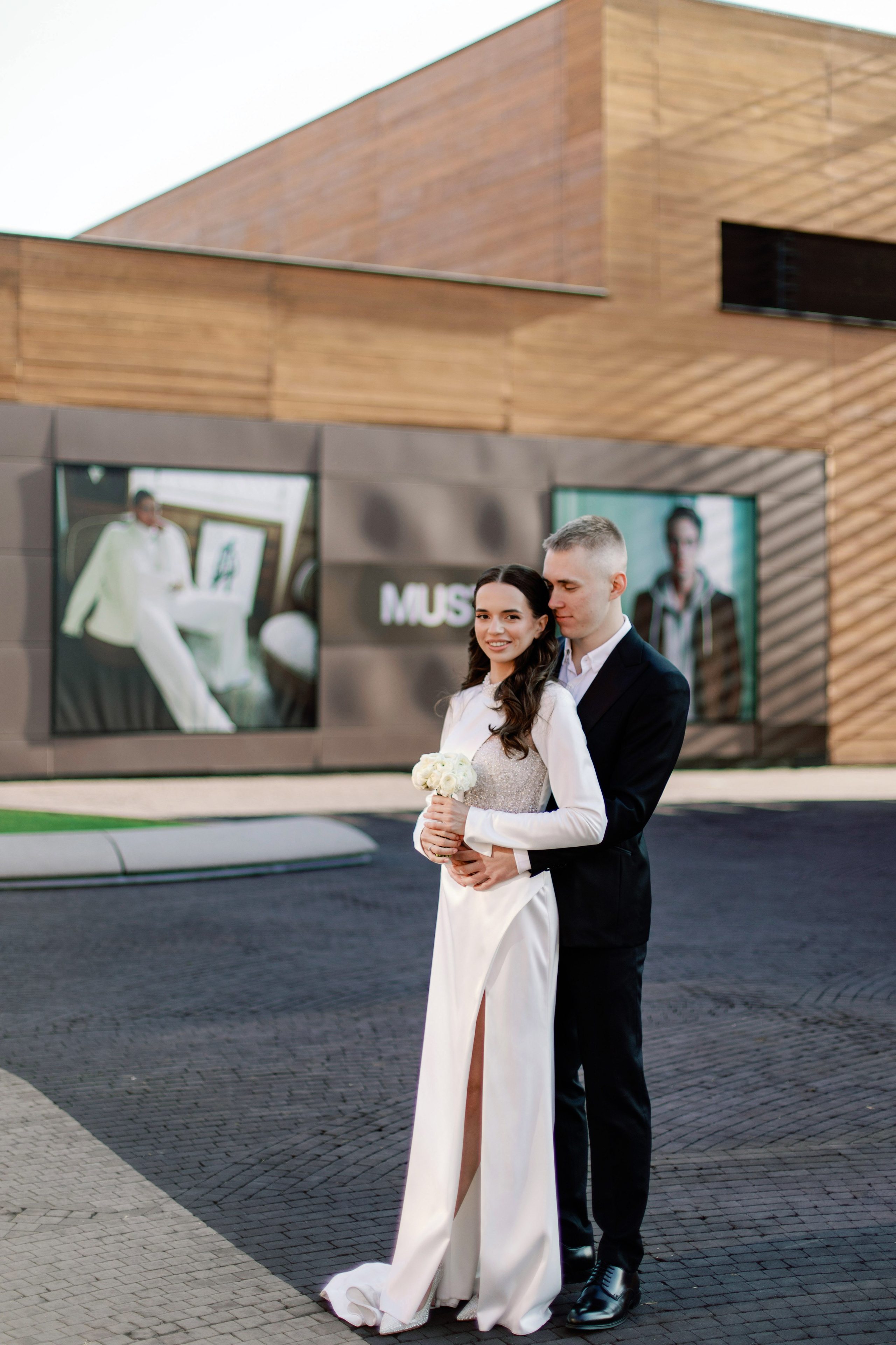 Свадьба для двоих в Москве, фотосессия на крыше, сборы, прогулка в Barvikha Luxury Village