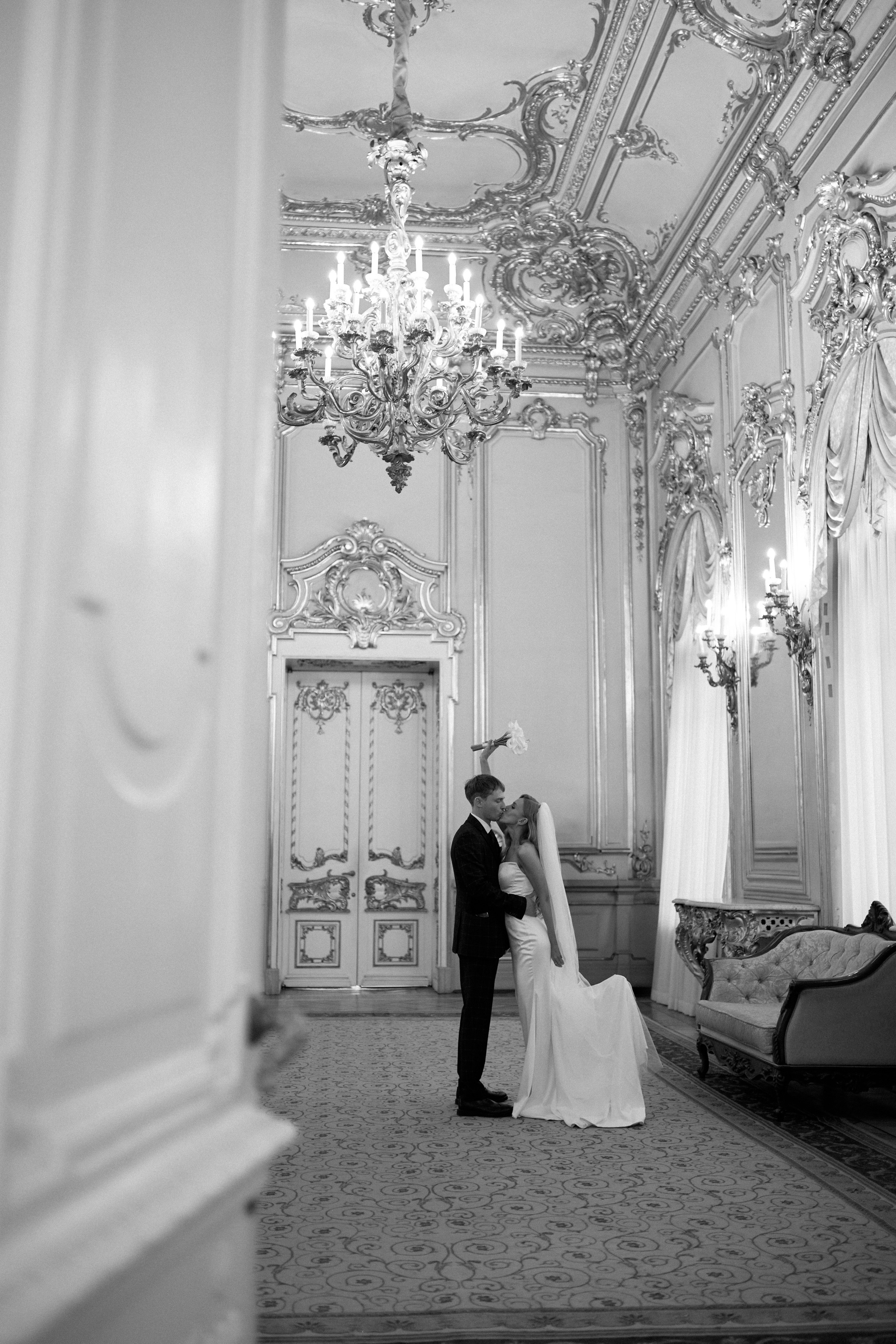 Свадебная фотосессия в Дворце Бракосочетания № 1. Сестры Карабаза. Фотографы и ретушеры в Москве и Санкт-Петербурге