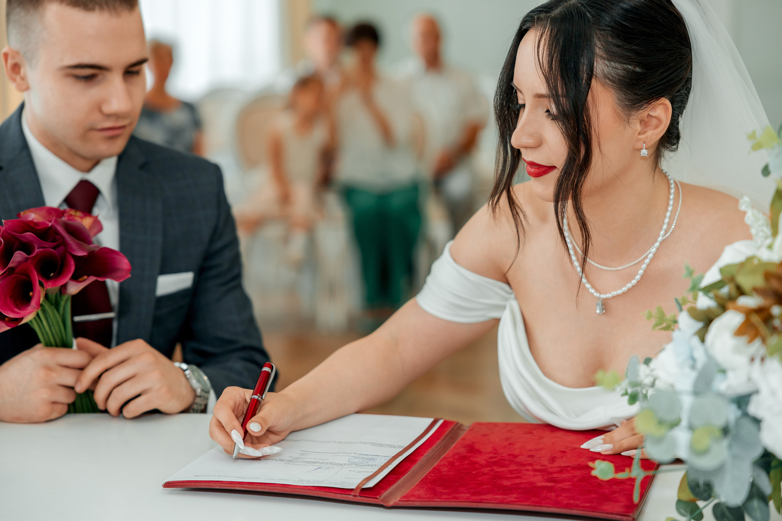 Белый лист. Александр Антонов. Профессиональный свадебный, репортажный фотограф в Москве, Подольске. Фото+Видео на любой праздник