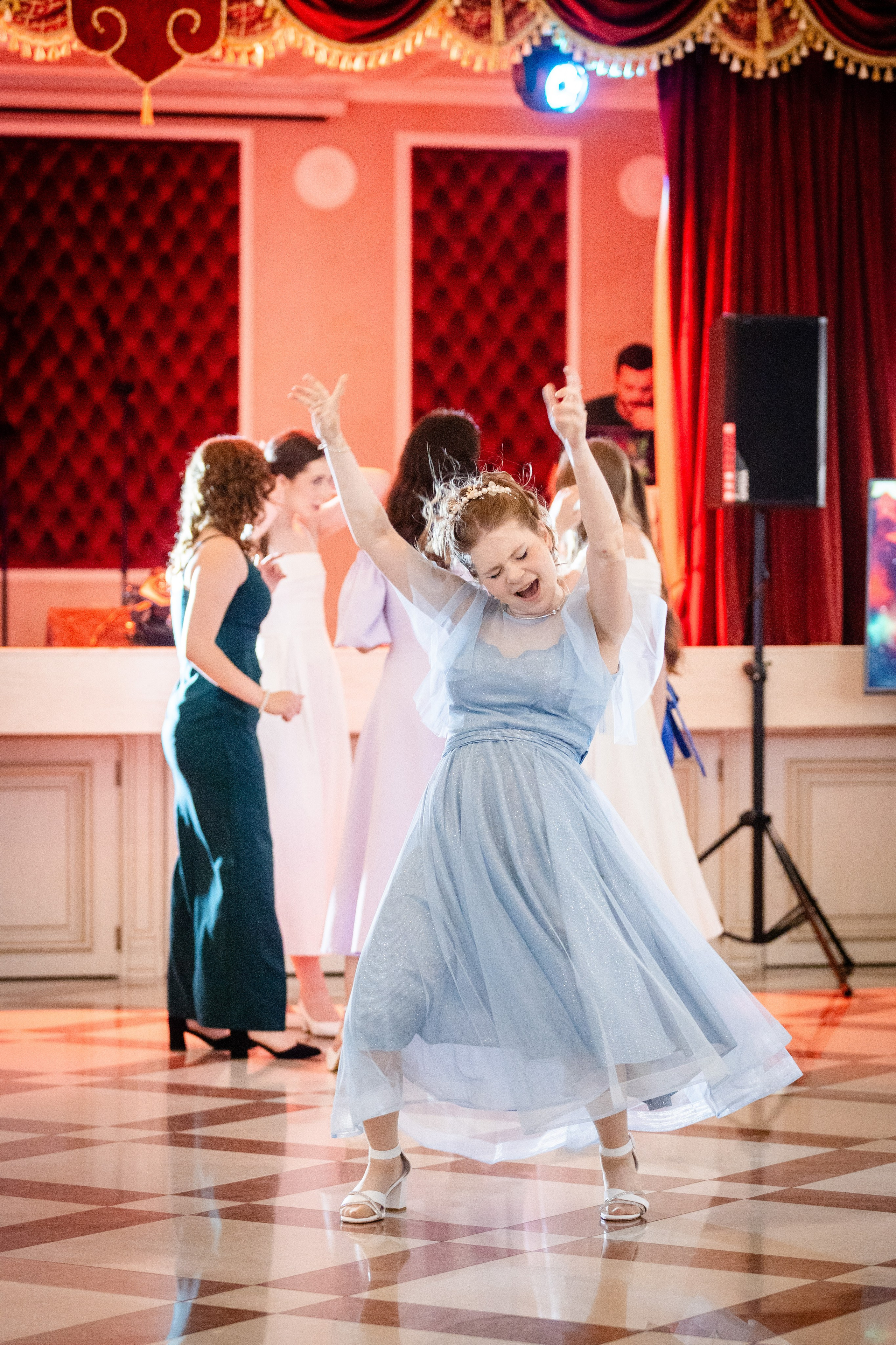 Школьный выпускной. Детский фотограф видеограф в Хабаровске Михаил Орлов