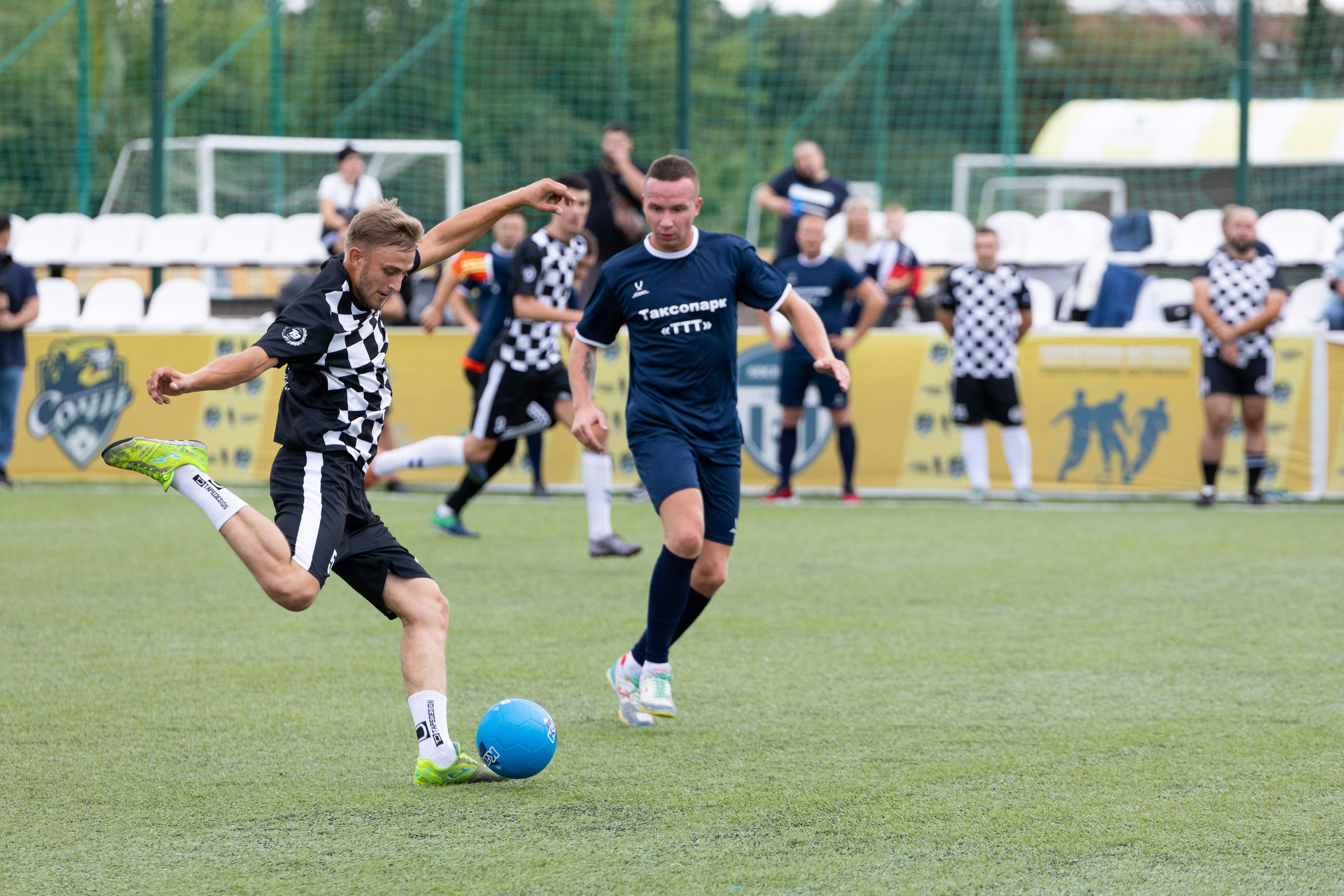 Футбольный матч между компаниями сферы такси. Фотограф Родион Нарудинов