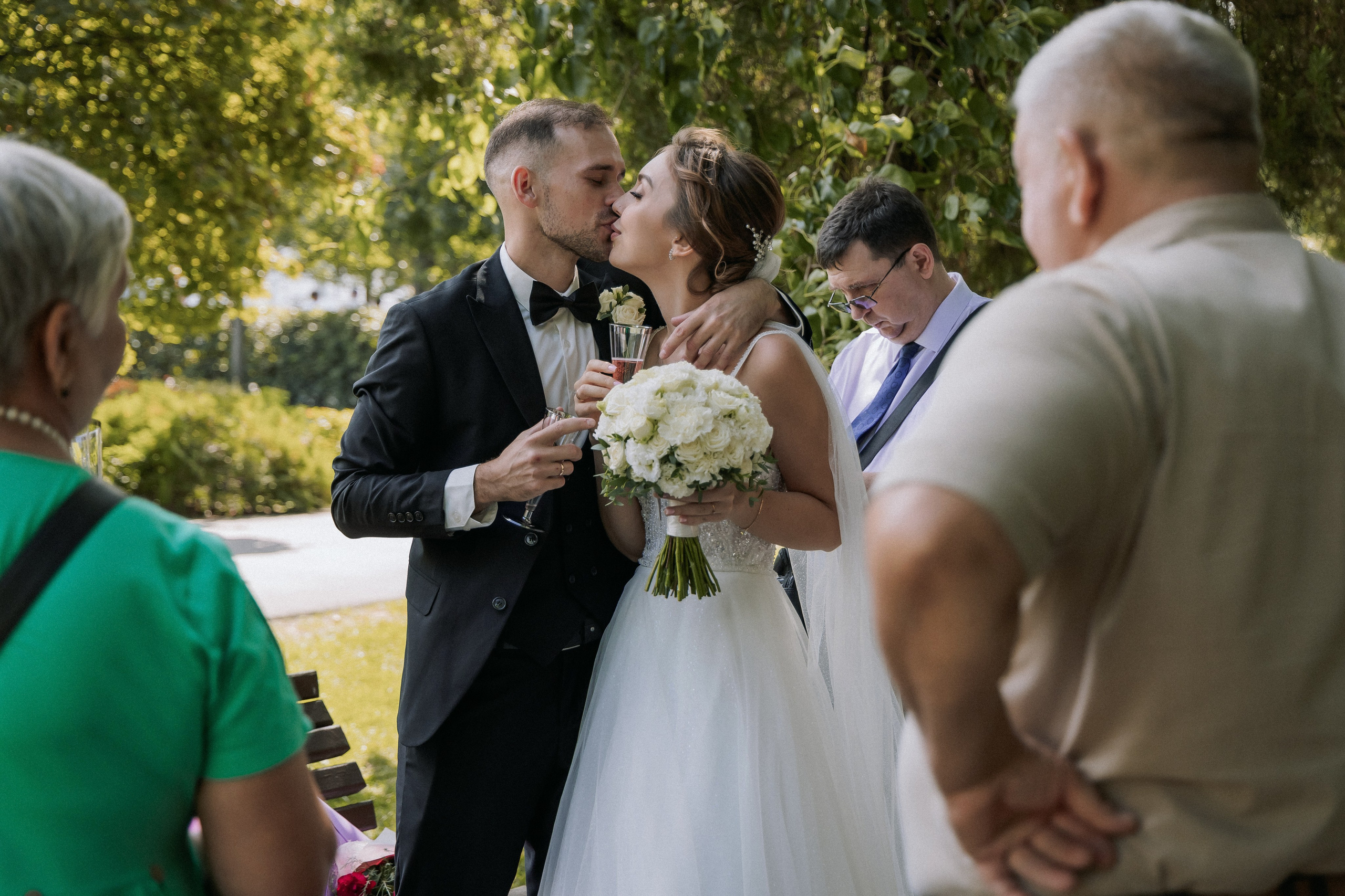 Свадебная прогулка Екатерины и Евгения. Свадебная фотография. Арина Рубах