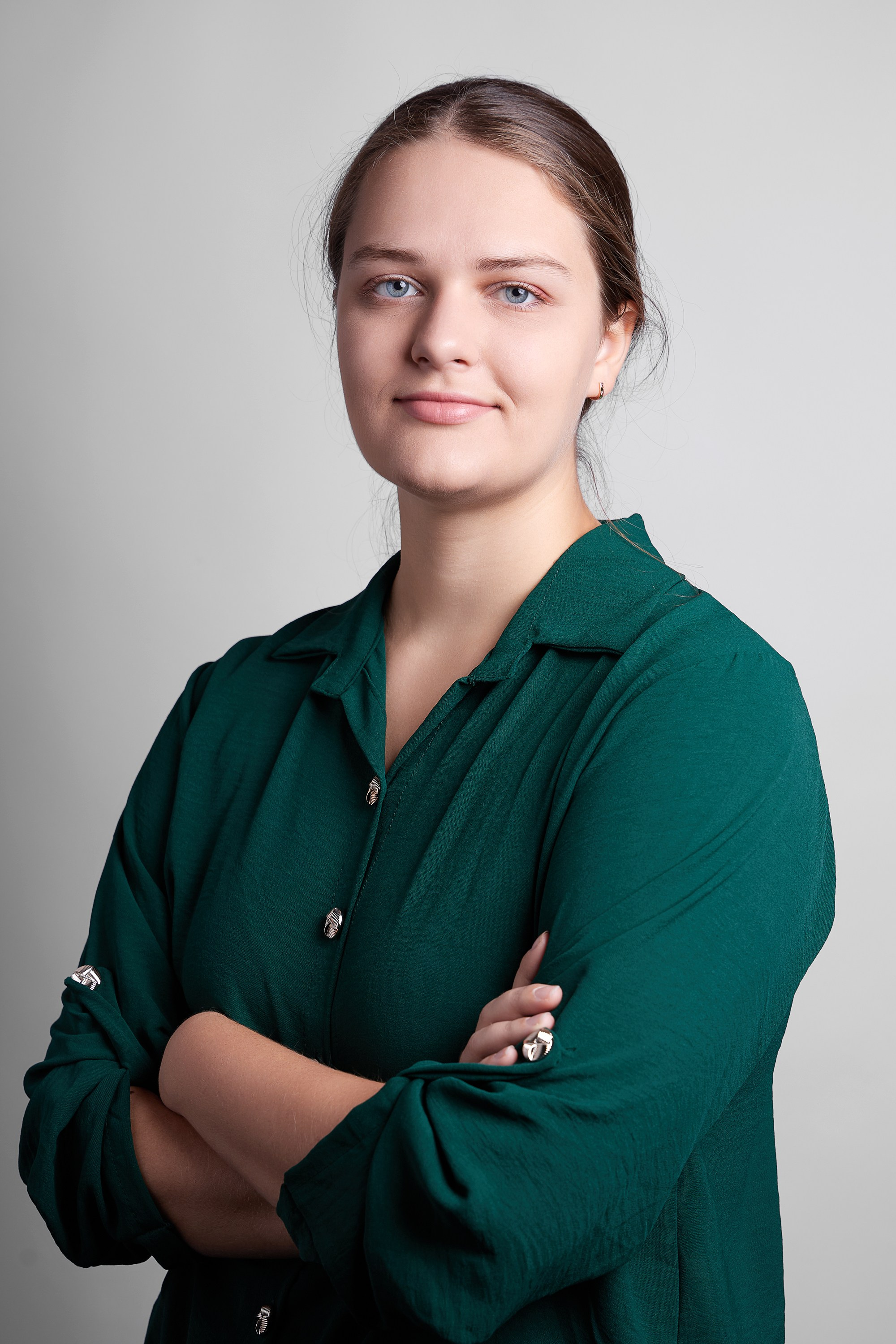 Сделать фото в деловом стиле Зеленограде, бизнес портрет, деловой портрет, фото для резюме. Фото на документы в Зеленограде. Фото на паспорт. Портретная фотостудия ЛукБук. Деловой портрет. Семейный портрет. Предметная фотосъемка