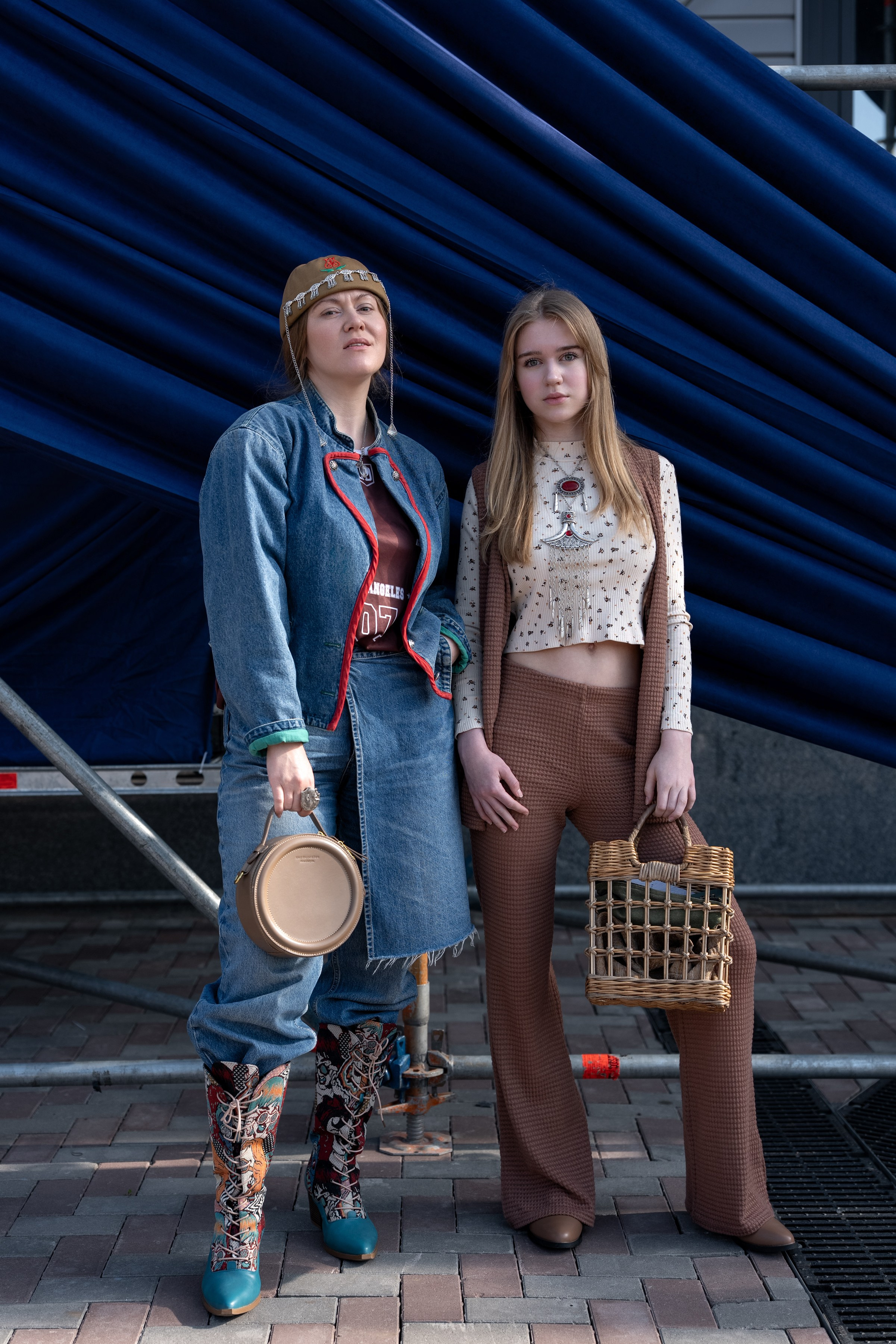 Visa Fashion Week Almaty Pre-Fall 2026 April StreetStyle Day 1. Сайт Алматинского НЮ АРТ, будуар и фэшн фотографа Дениса Карпенко