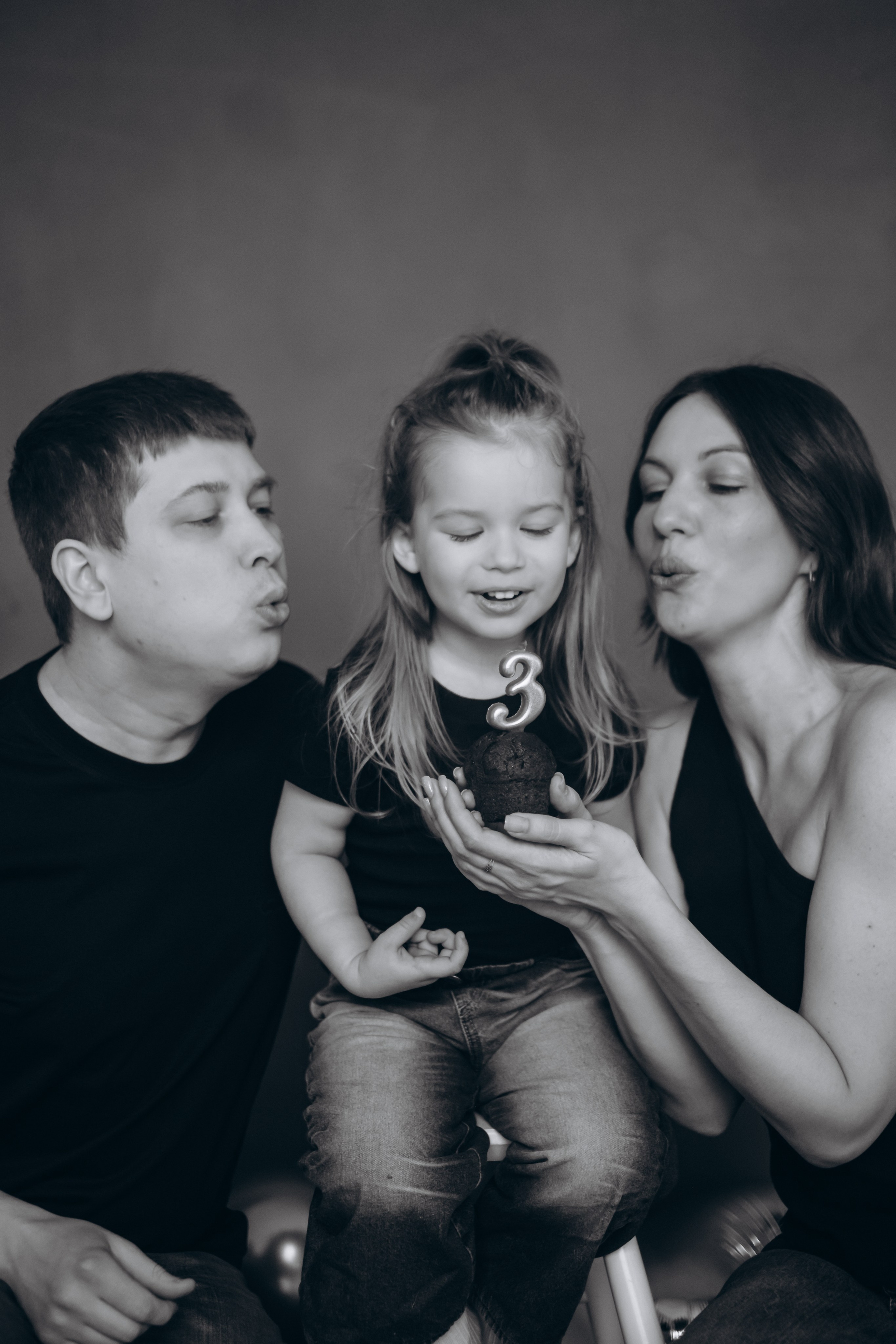 Фотосессия «День рождения» в минималистичной студии. Фотограф Новосибирск Анна Рождественская