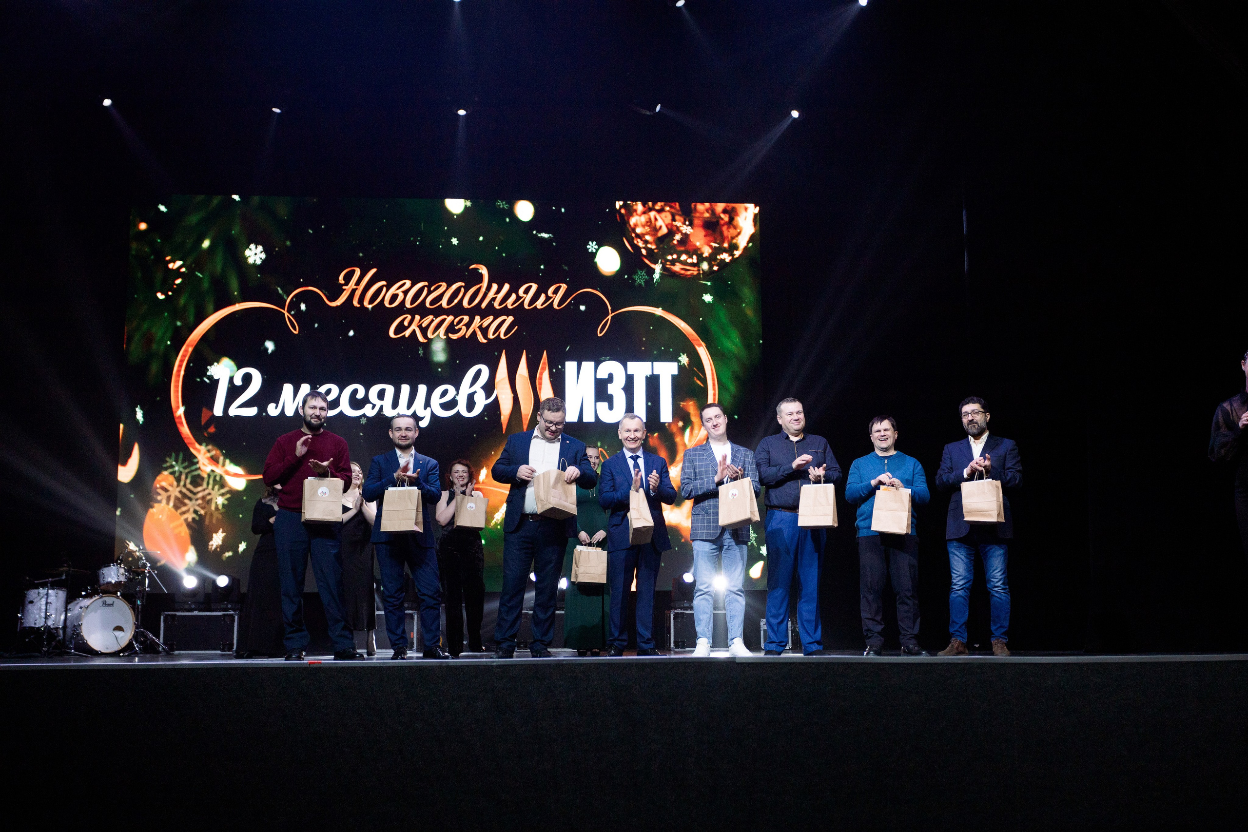 РЕПОРТАЖ: НОВЫЙ ГОД В ДК МЕТАЛЛУРГ. Профессиональный фотограф в Ижевске Леша Петров