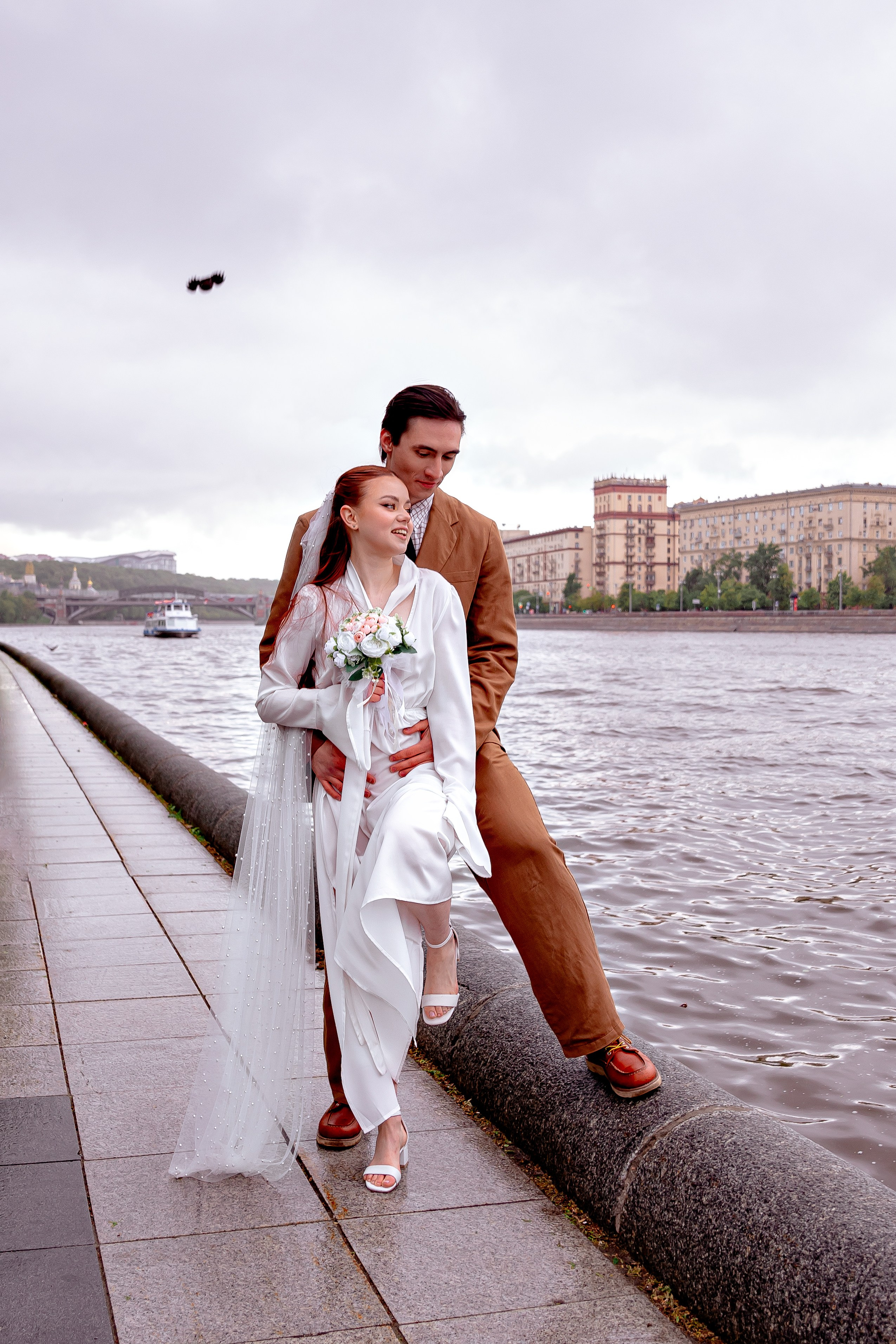 Свадьба под дождем «Марина-Марк». Свадебный/Портретный фотограф снимаю в Москве