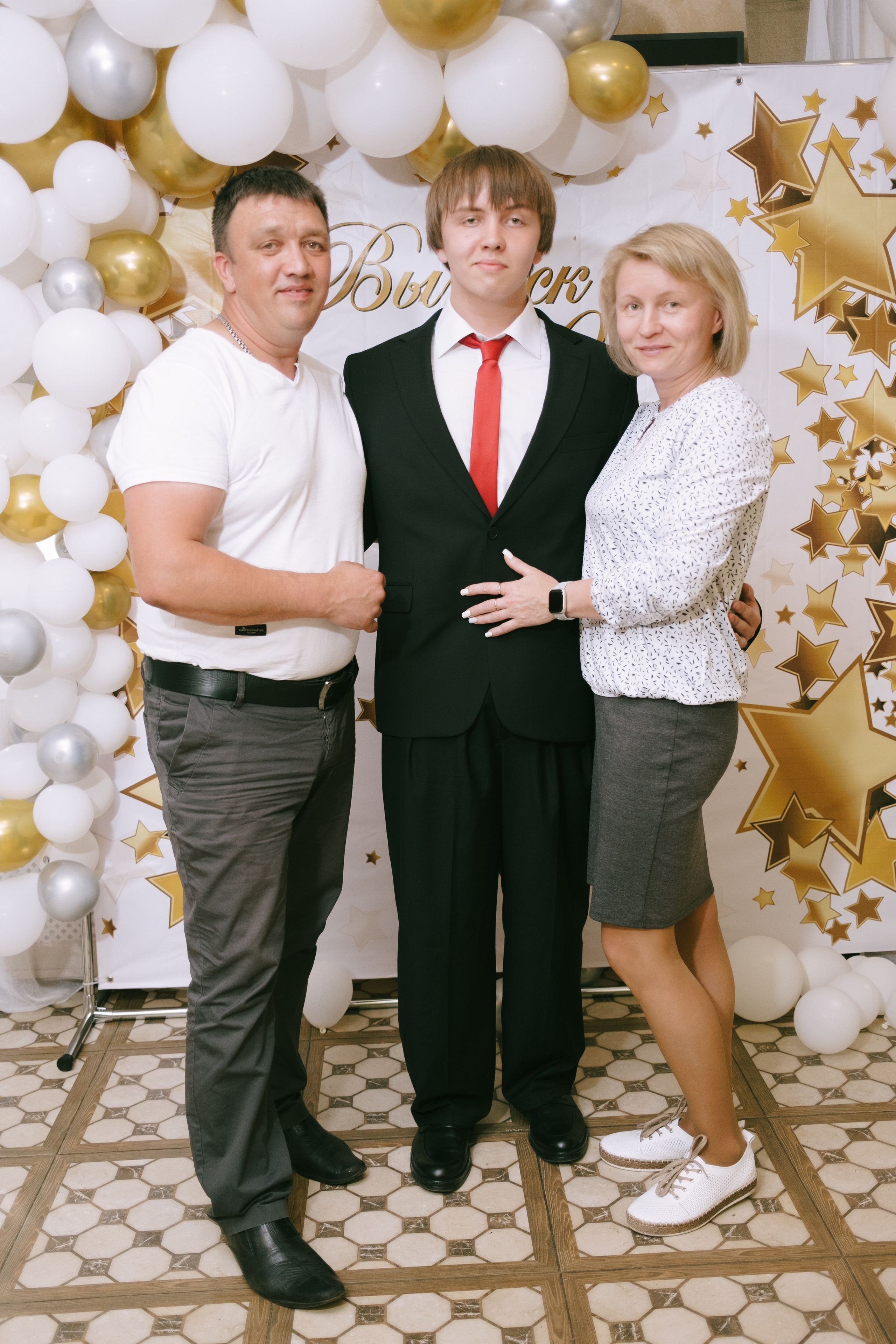 Выпускной школа 33. Свадебный и репортажной фотограф Денис Ожигин в Краснодаре и Краснодарском крае