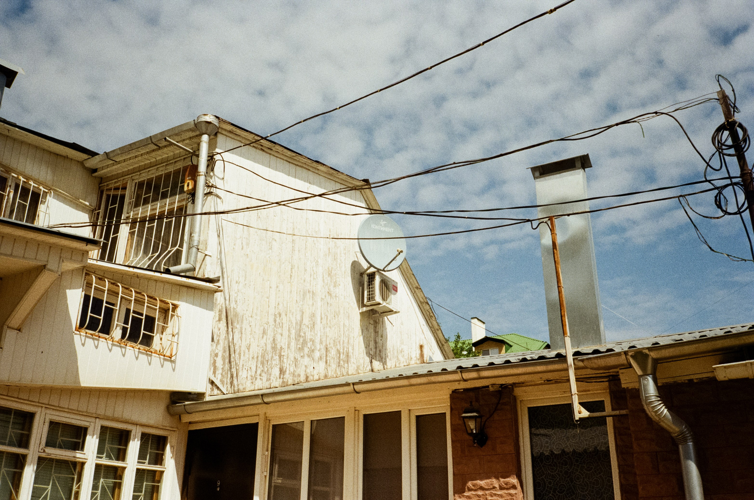 Дворик на Гагарина в Кисловодске. Паркур. Фотограф-документалист Мария Осокина