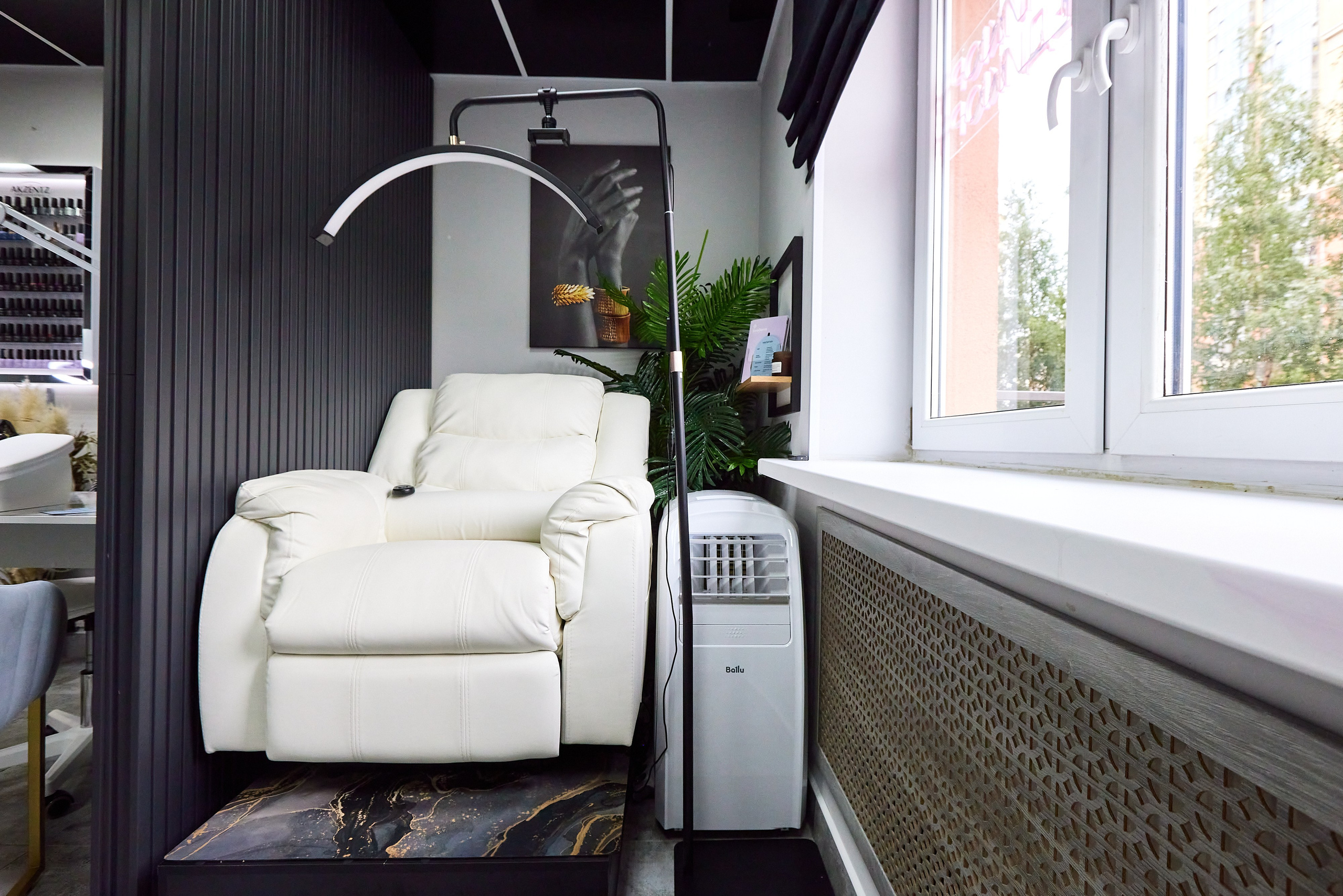 Gold Luxe Mani. Фотограф Анастасия Леонтьева Санкт-Петербург