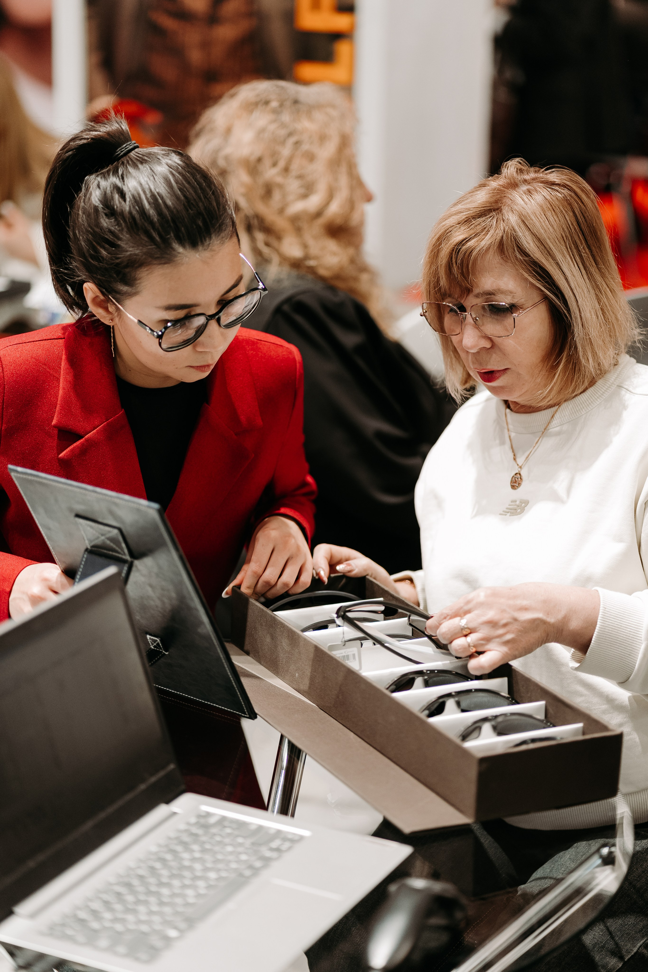 Оптическая_выставка. Репортажный и свадебный фотограф в Москве Рая Небогатова