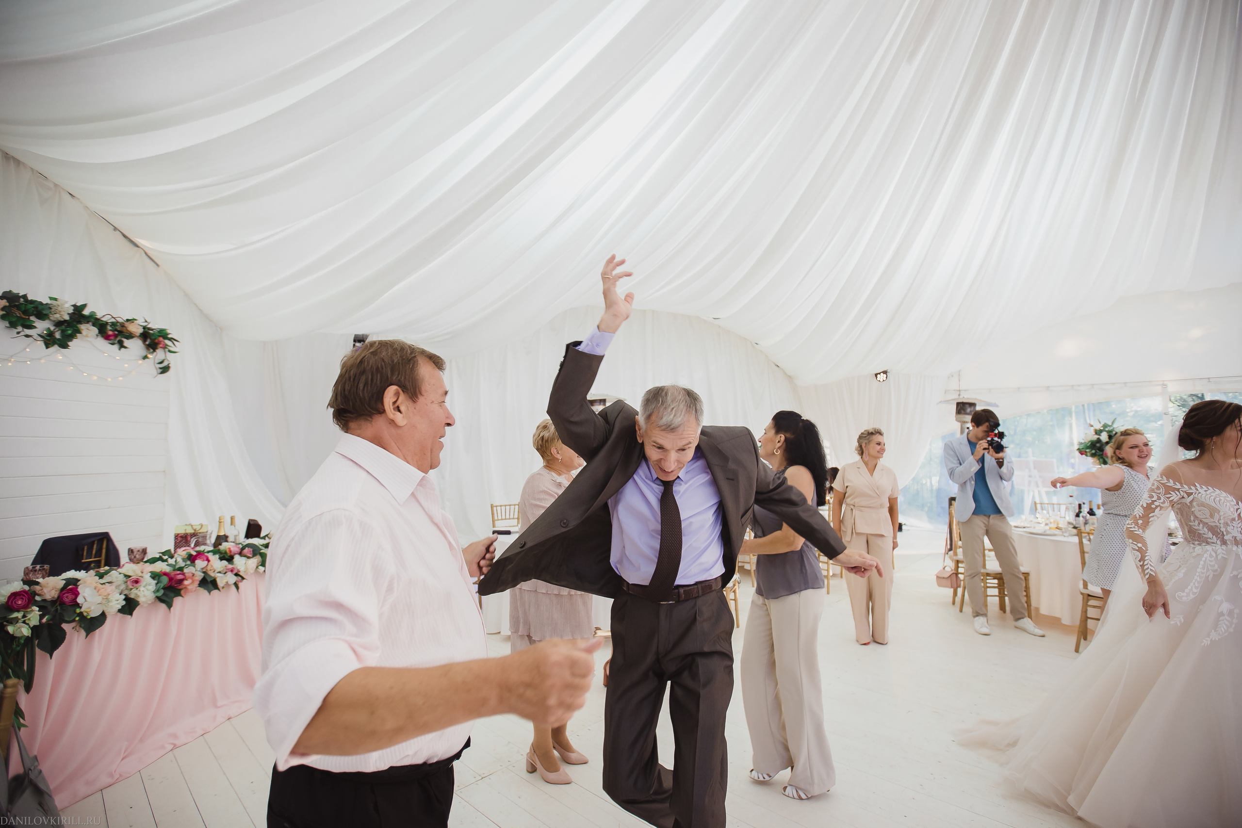 Свадьба в шатре. Wedding photographer in California