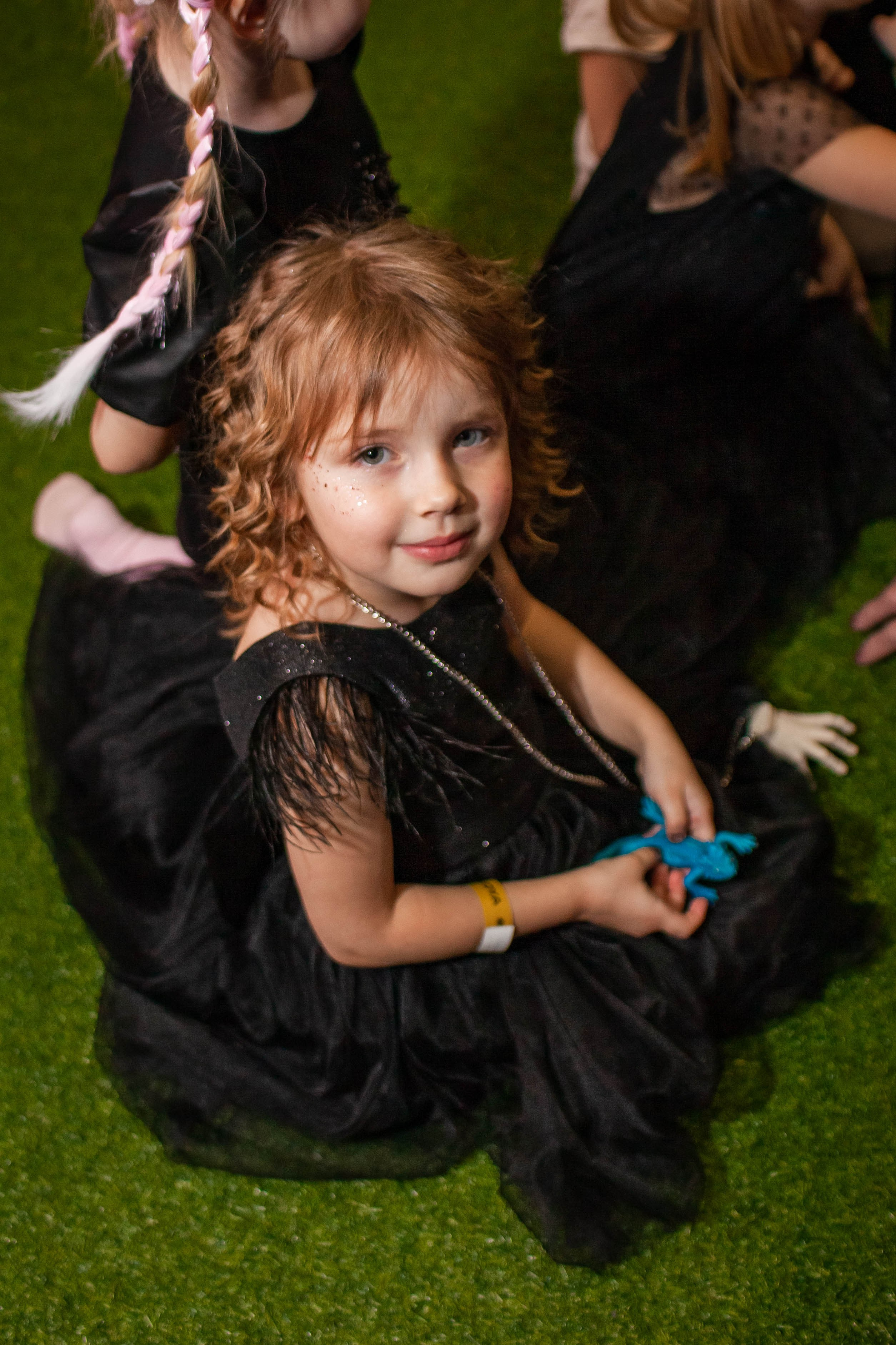 День Рождения Анечки в стиле Уэнсдей. Детский и семейный фотограф в Санкт-Петербурге Елизавета Сорокина