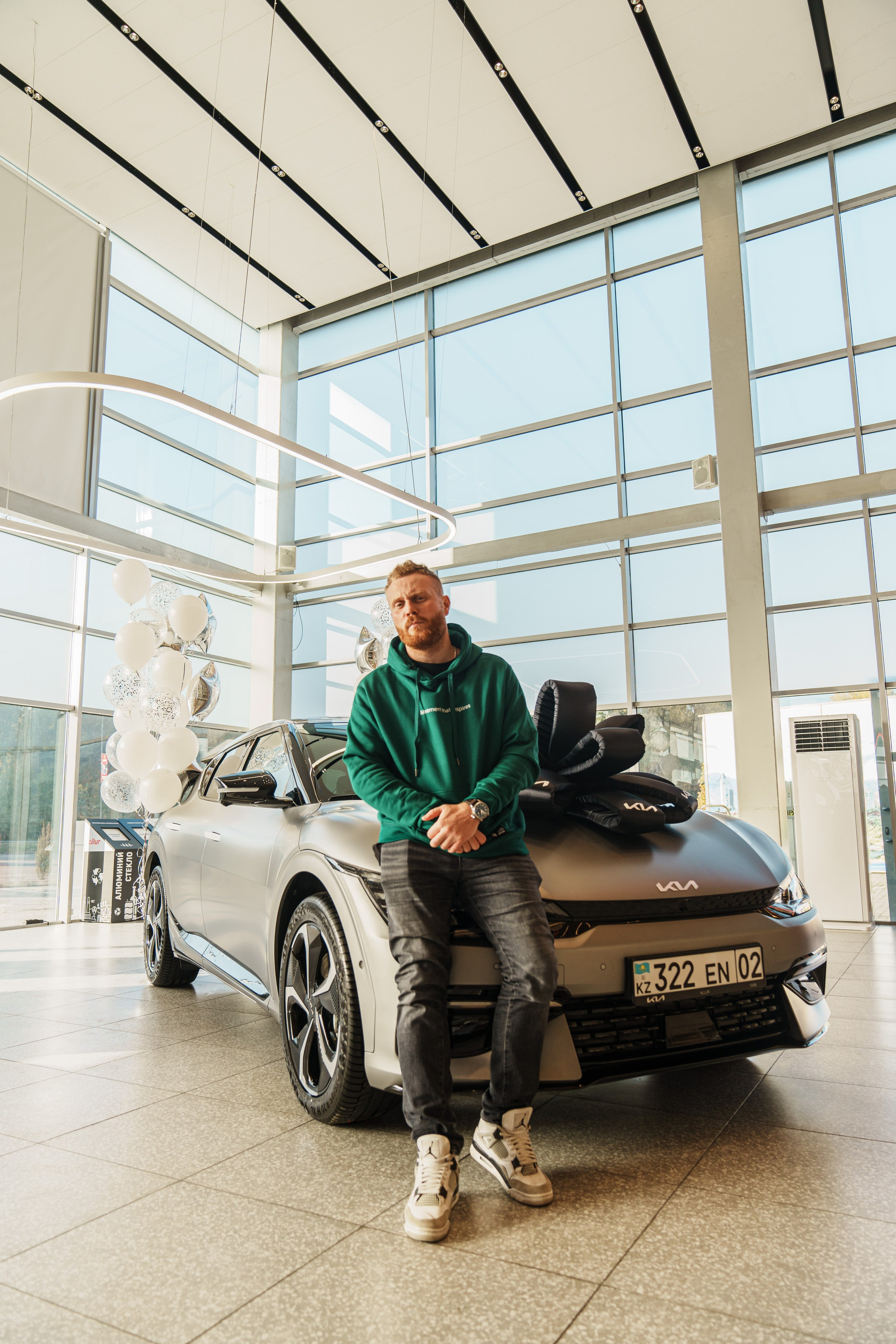 Kia EV6 Вручение Евгений Чебаткову. Фотограф TAULAN_1