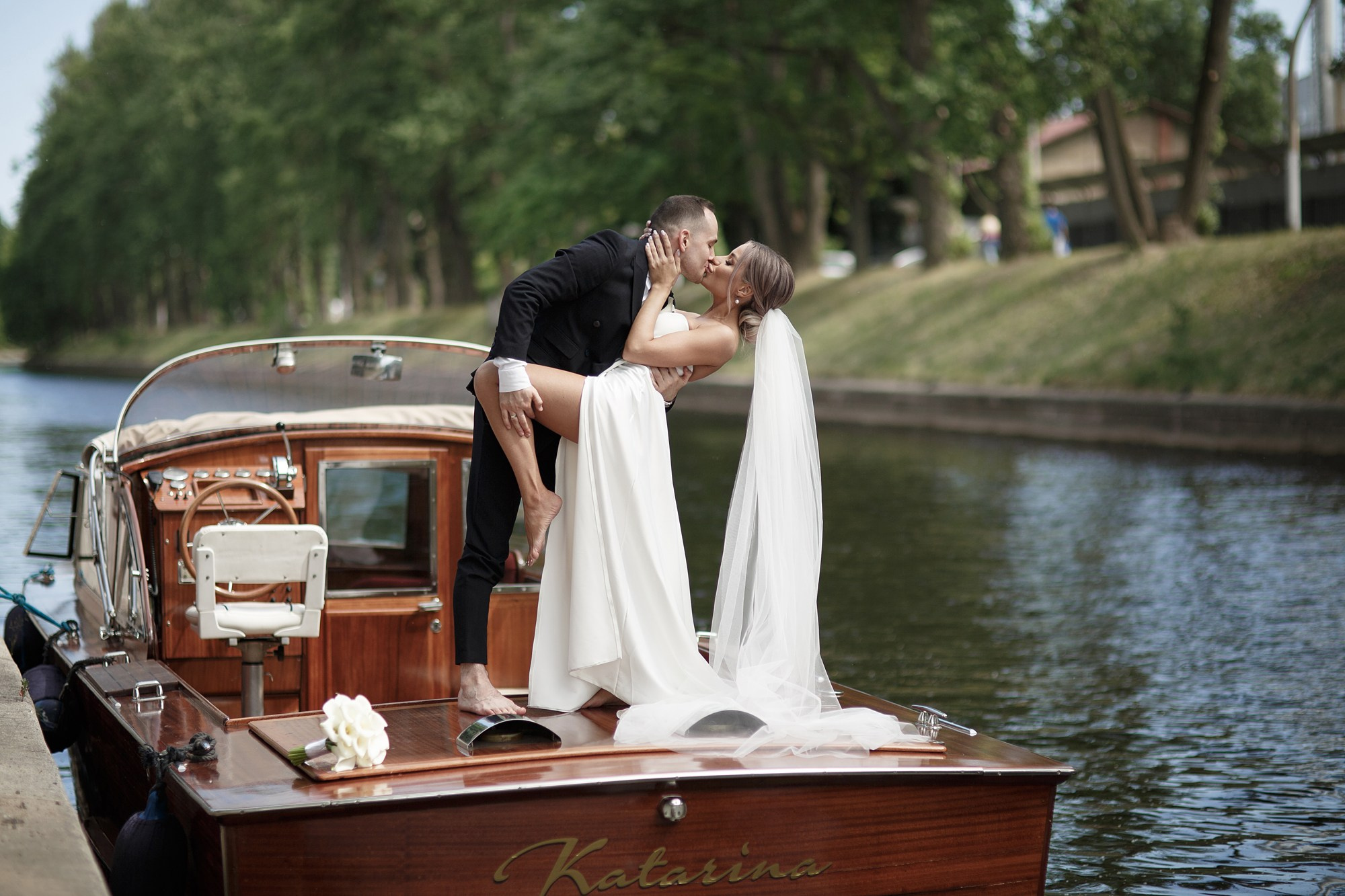 Свадьба на катере. Свадебный фотограф в Санкт-Петербурге Наталья Вендт