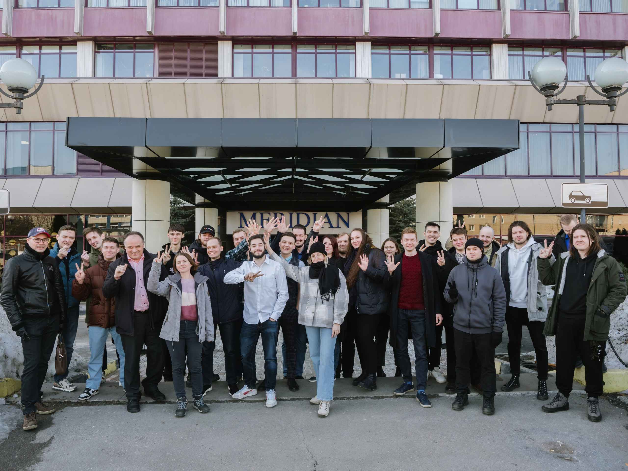 Групповая фотография сотрудников конструкторского бюро в Москве