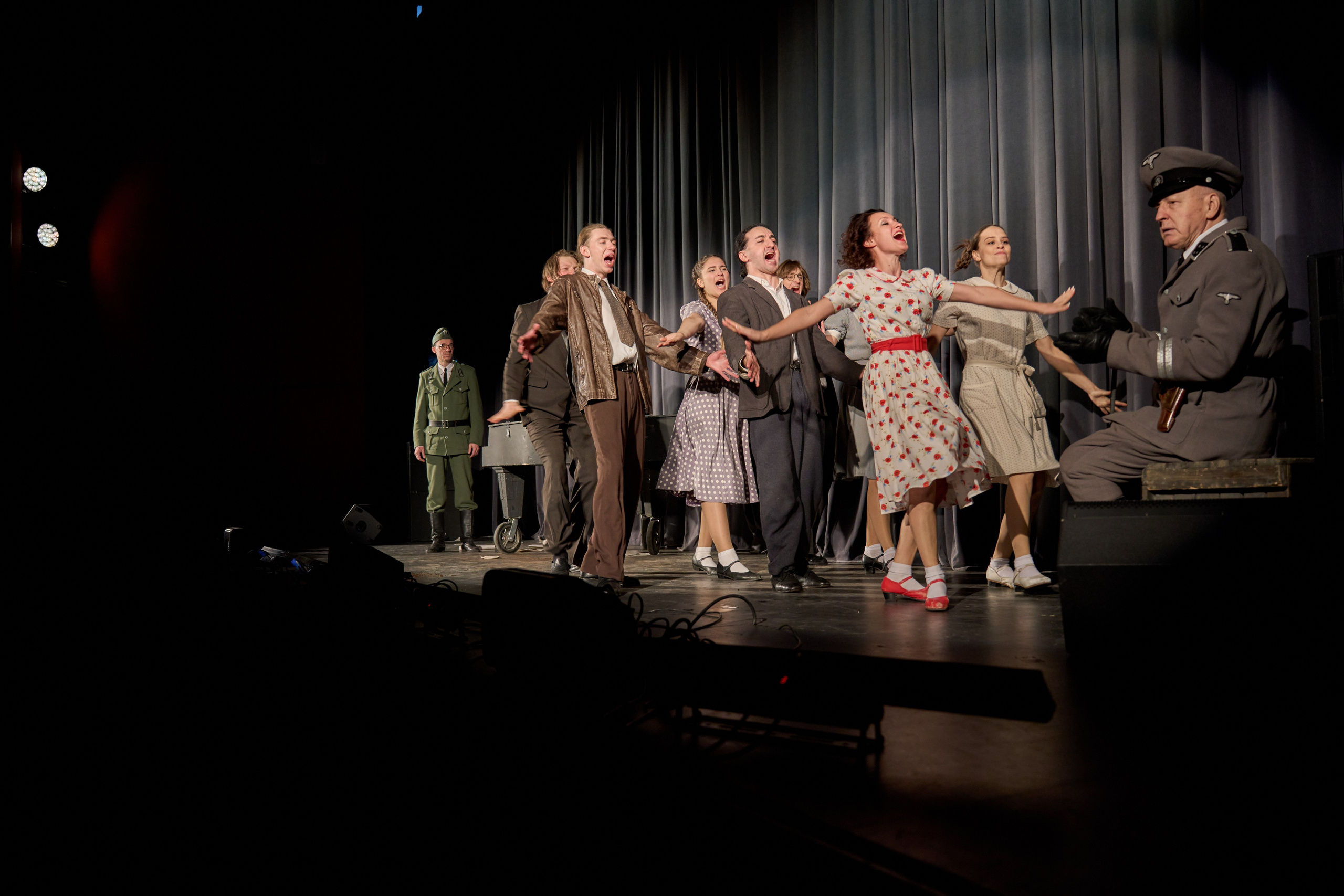 Спектакль Молодая Гвардия. Свадебный фотограф и видеооператор Андрей Любовинин