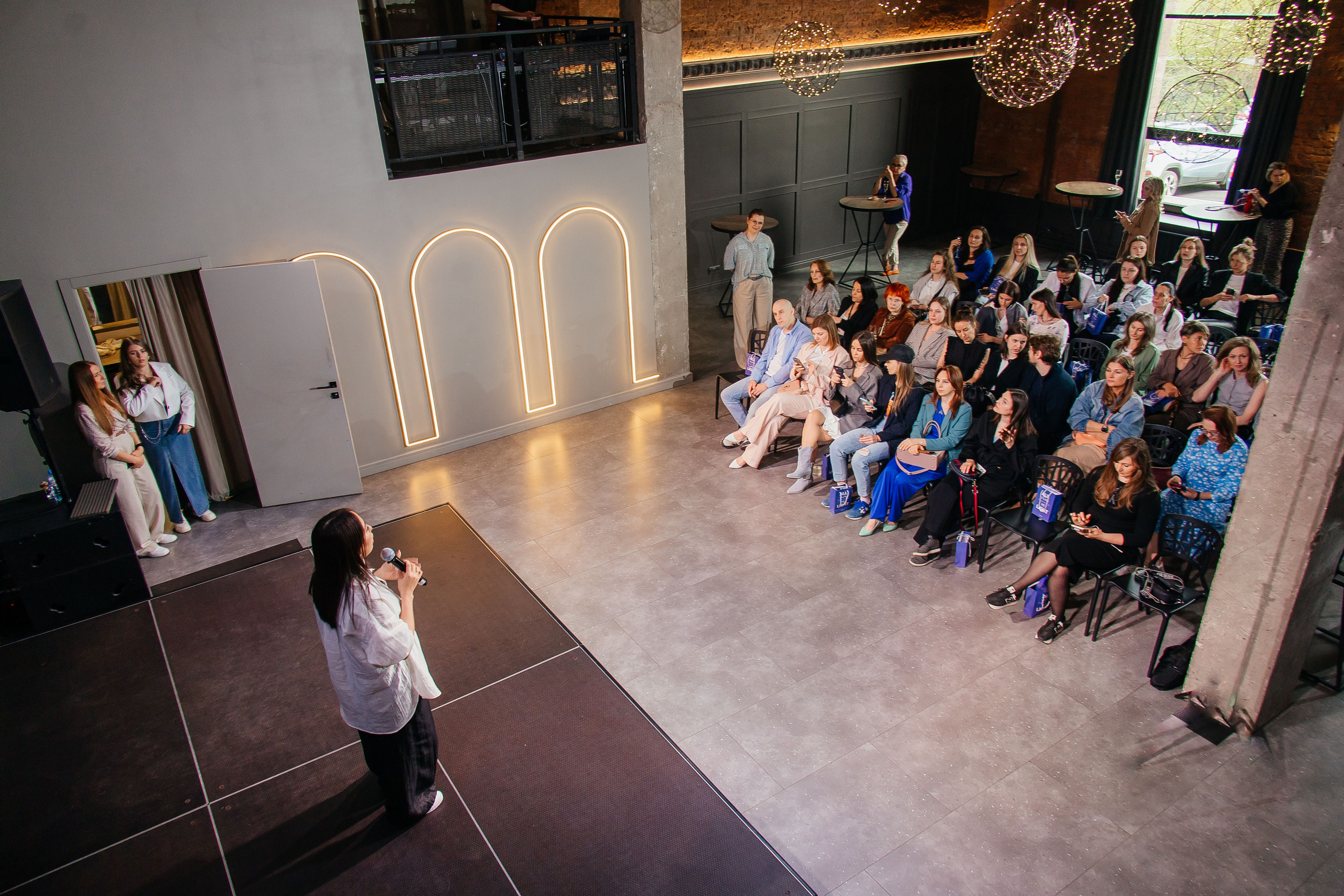 Презентация новинок систем света Maytoni в One way loft. Фотограф в Красноярске Надежда Воскресенская