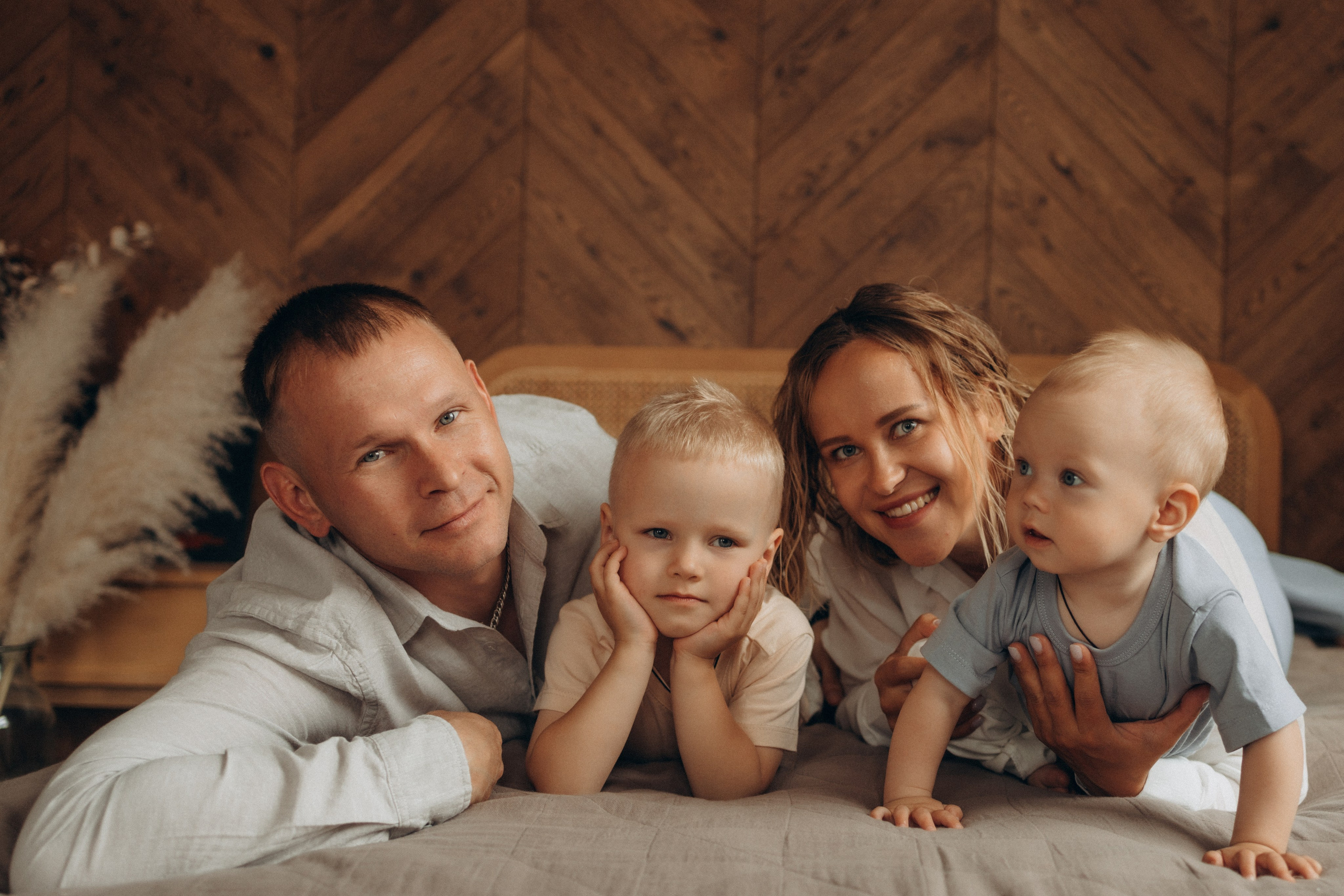 Семейная история в студии. Семейный и женский фотограф в Москве Коновалова Олеся