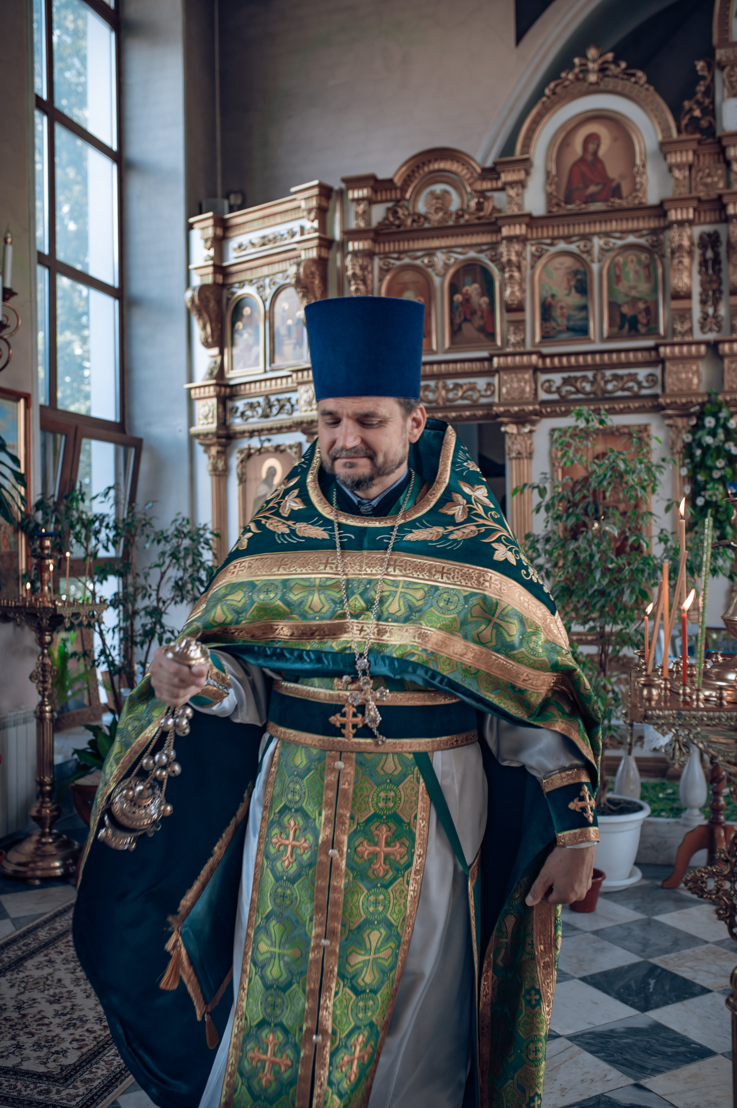 Троицкая служба в Рождественско-Никольском храме хутора Николаенко. Фотографы крещения/венчания  Красноярск Татьяна и Вячеслав Переваловы