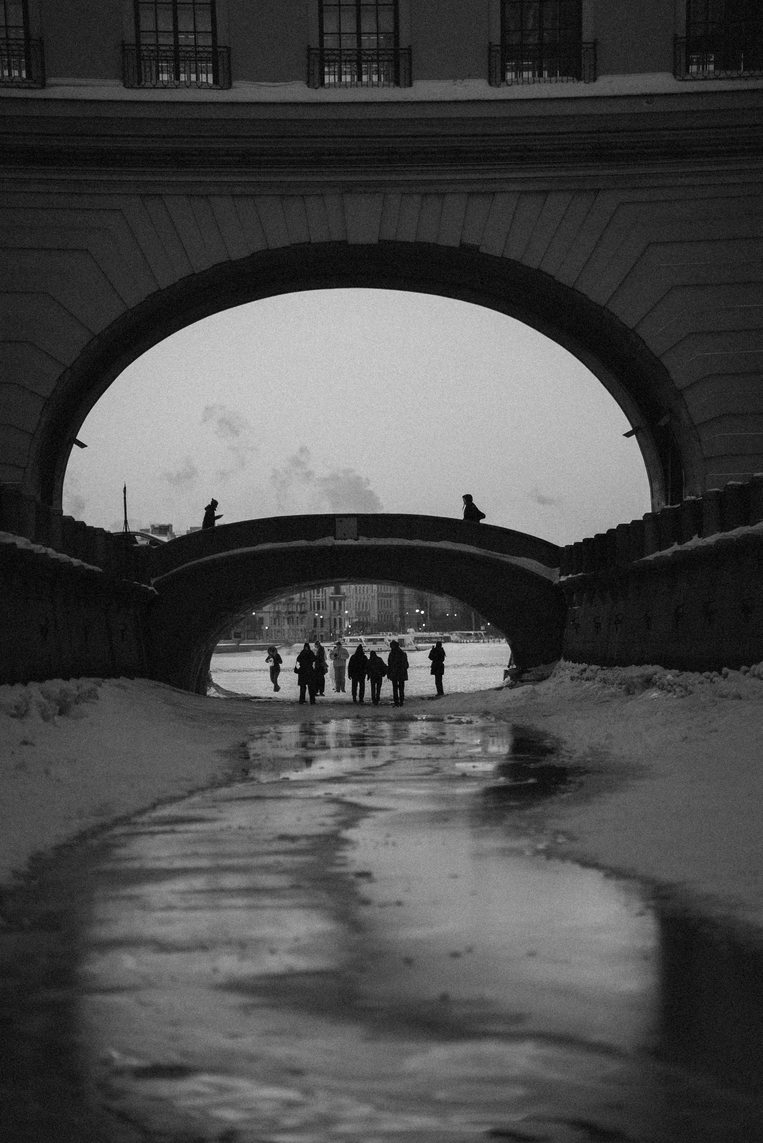 2026. Стрит-фотография, полная абсурда, идиотизма и красоты