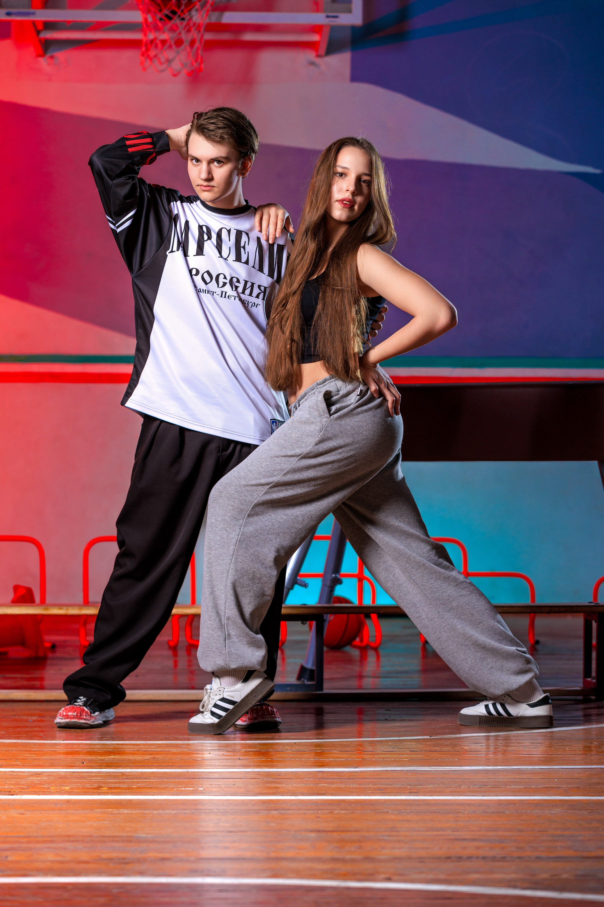 Смотреть фотки в спортзале. Выпускные альбомы Геленджик, Новороссийск, Краснодар, Туапсе