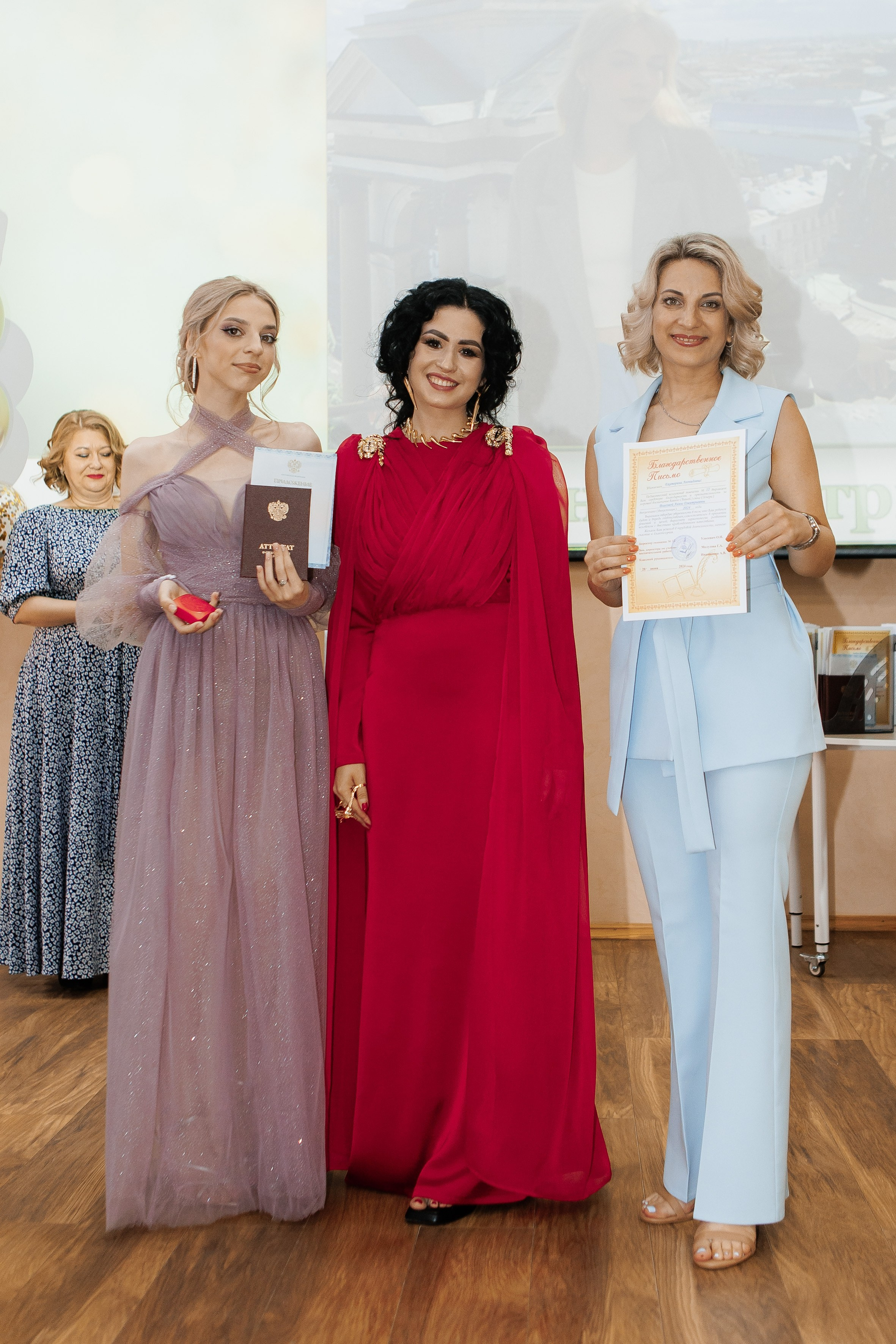 Выпускной Гимназия 12 2024 г. Свадебный и портретный Фотограф в Липецке Дмитрий Котюков