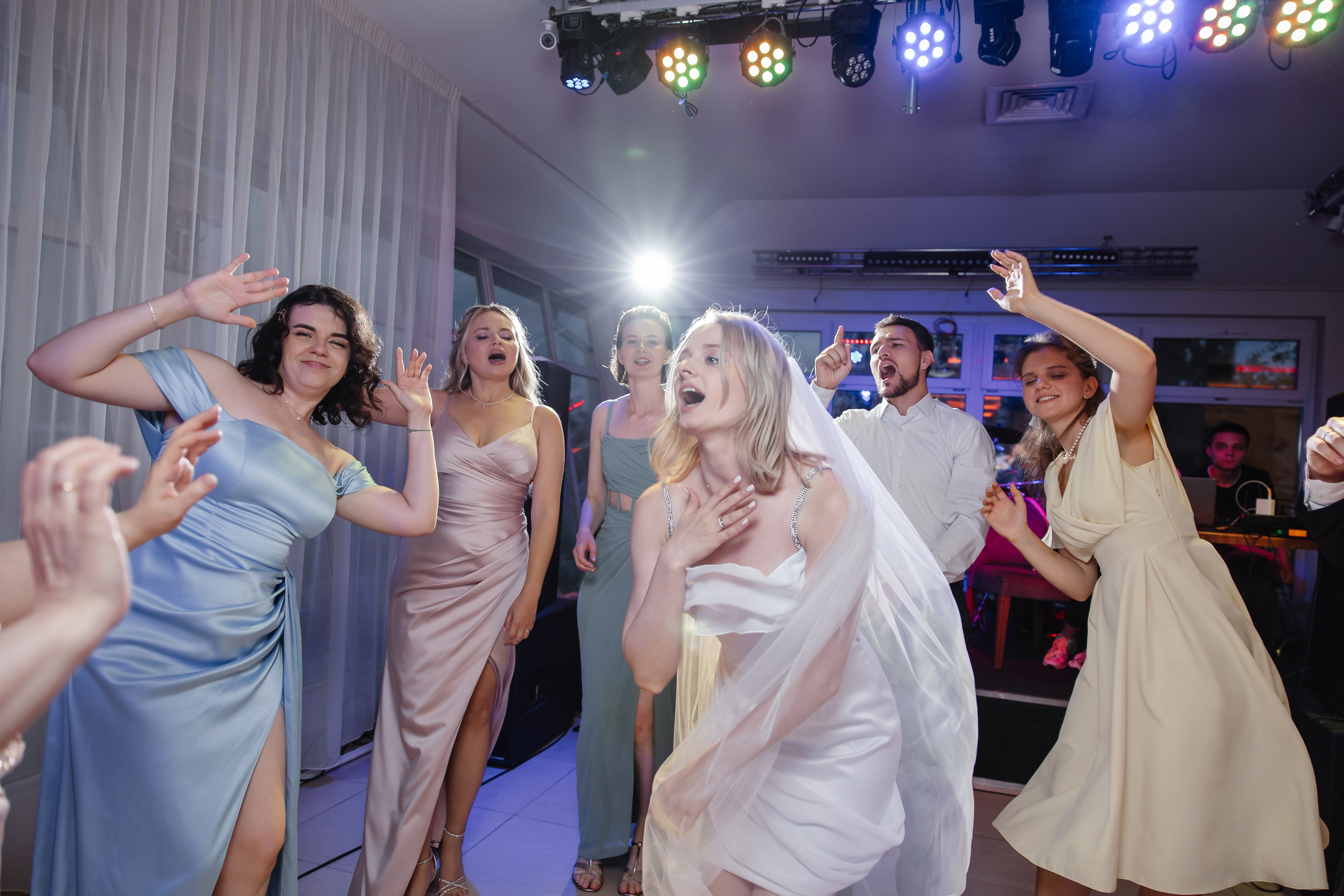 Как выбрать ведущего на свадьбу и не пожалеть: 7 правил от фотографа с опытом. Фотограф, видеограф на свадьбу в Москве Никита Назаров