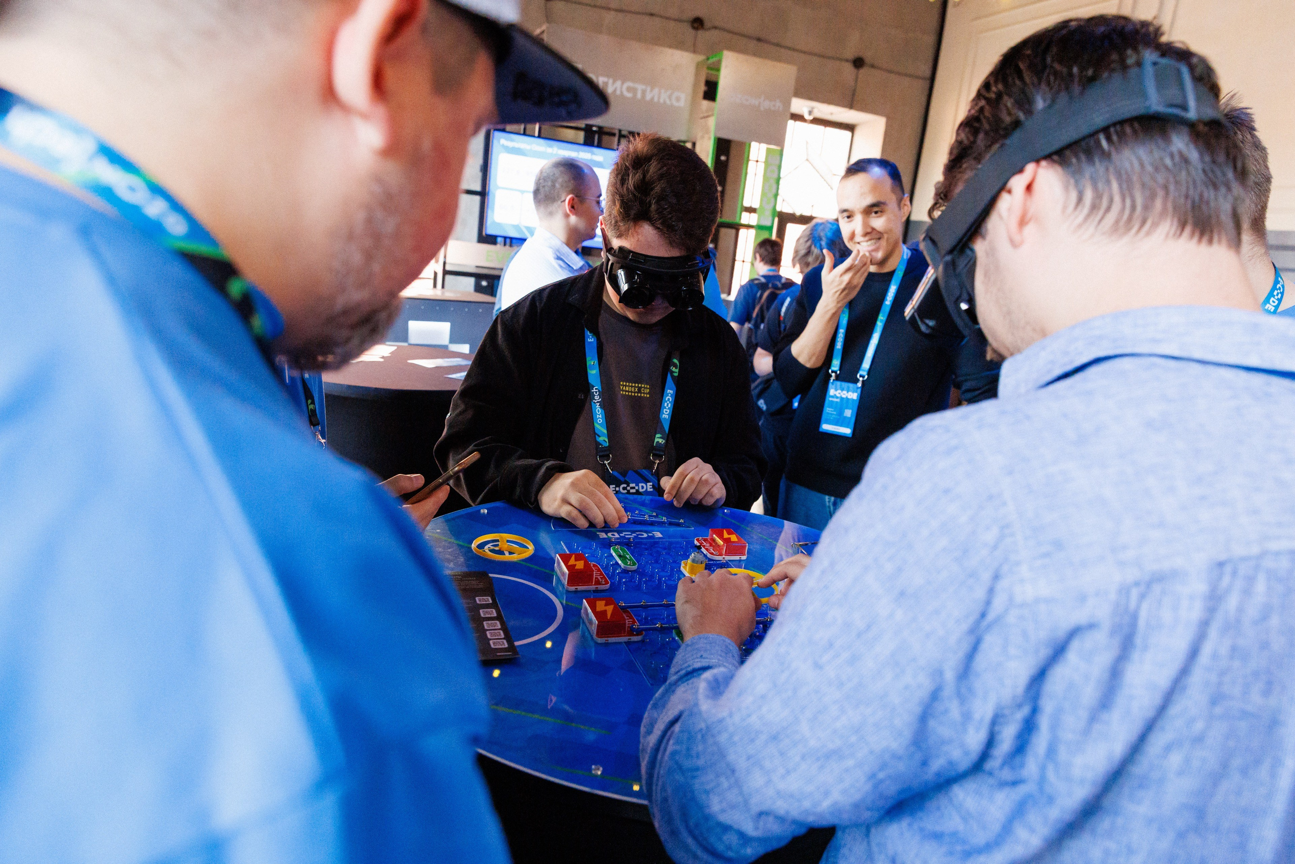 Фотографии Ozon Tech E-CODE 25. Коммерческий фотограф в Москве — Антон Ермаков