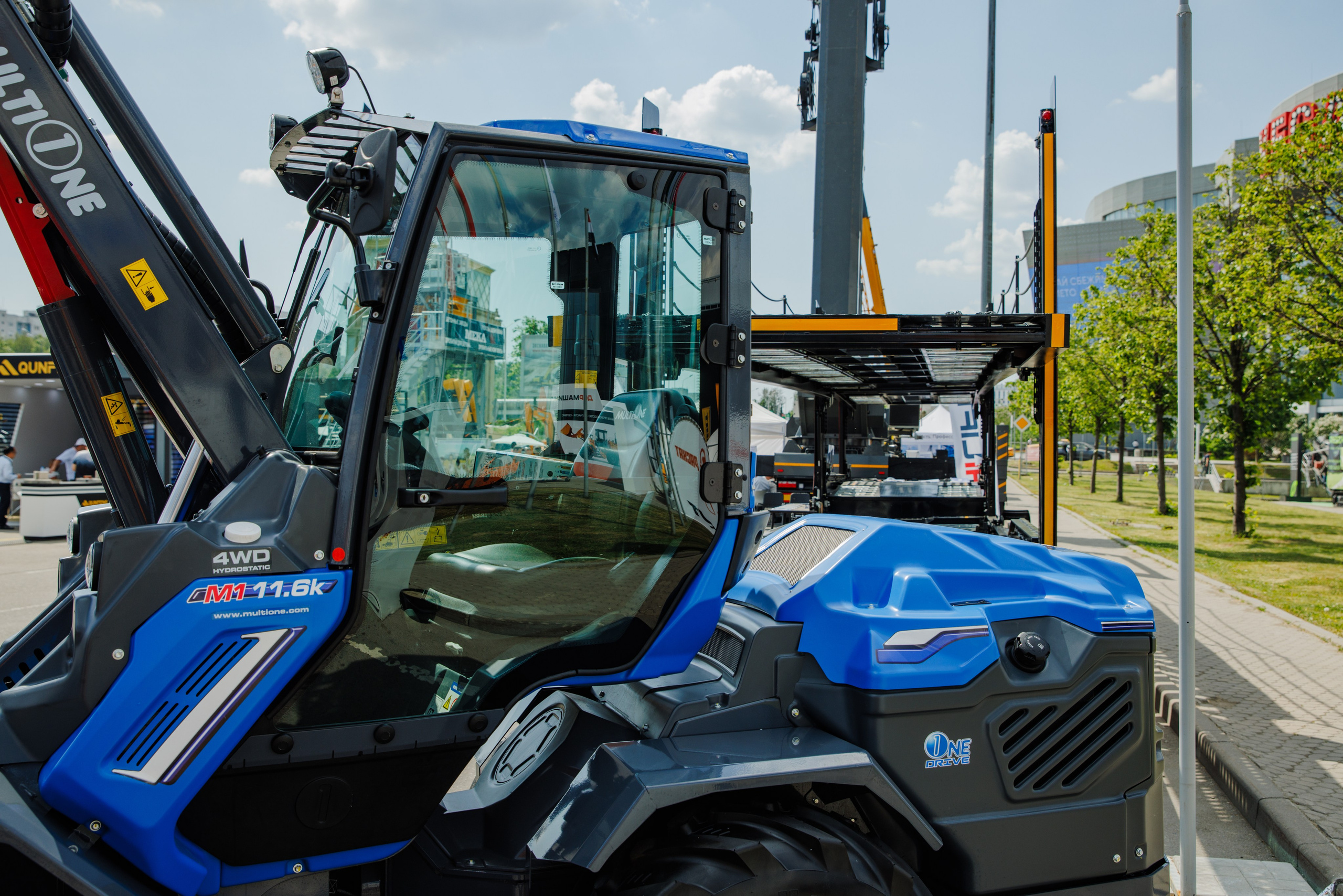 Выставка Спец. Техники. Фотограф Москва Шептаев Артём