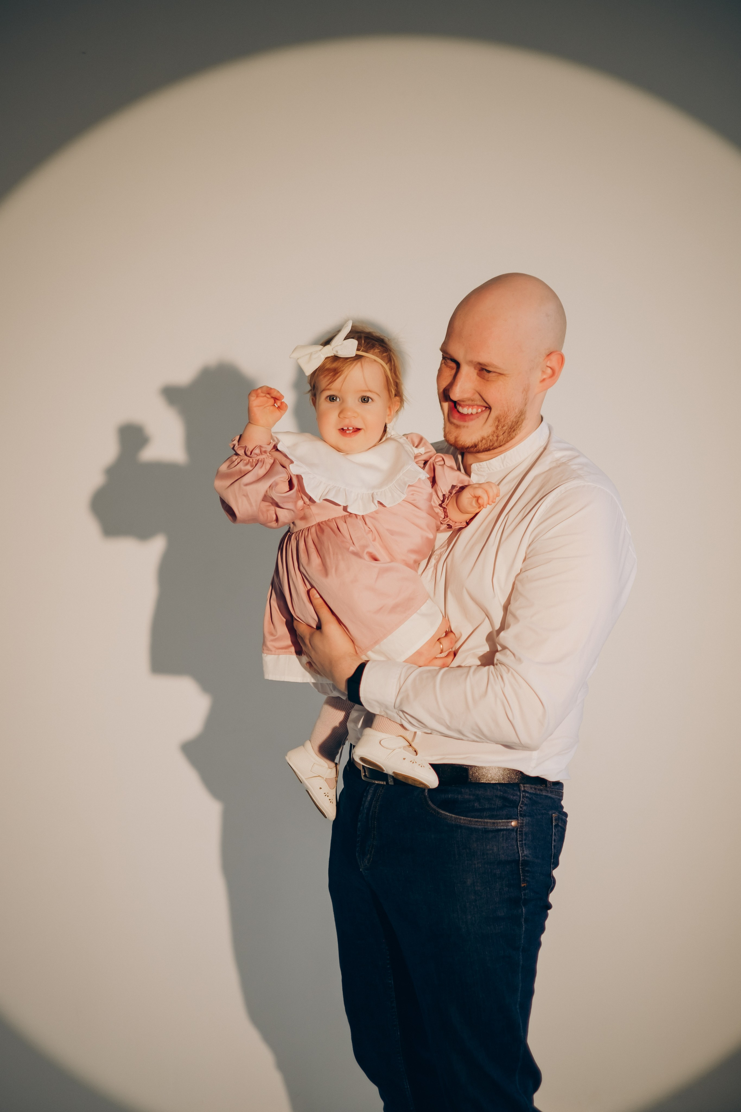 Фотосессия «День рождения» в минималистичной студии. Фотограф Новосибирск Анна Рождественская