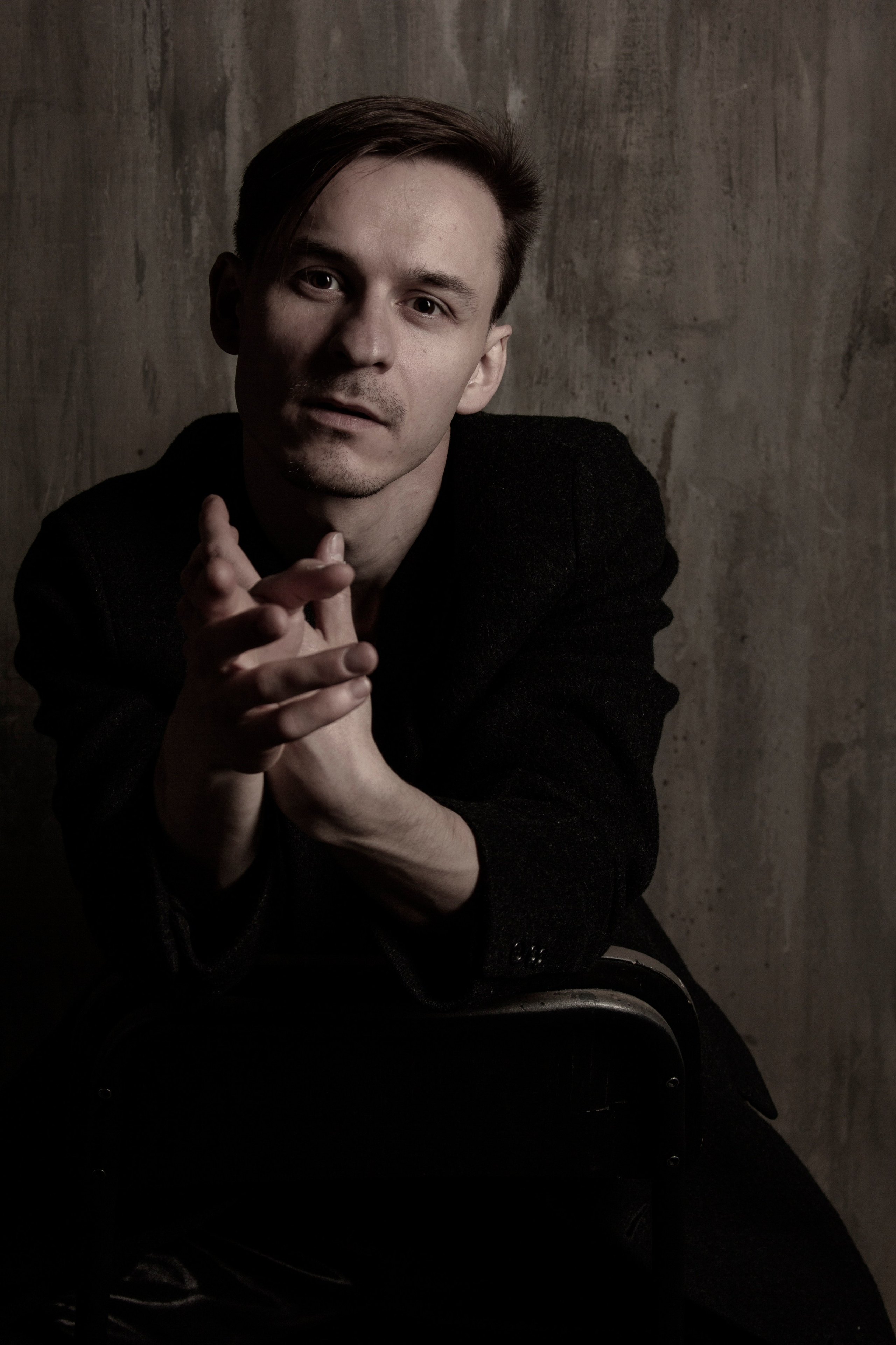 Фотосессия «Черное пальто». Портретный фотограф в Москве и Московской области Гнутиков Сергей