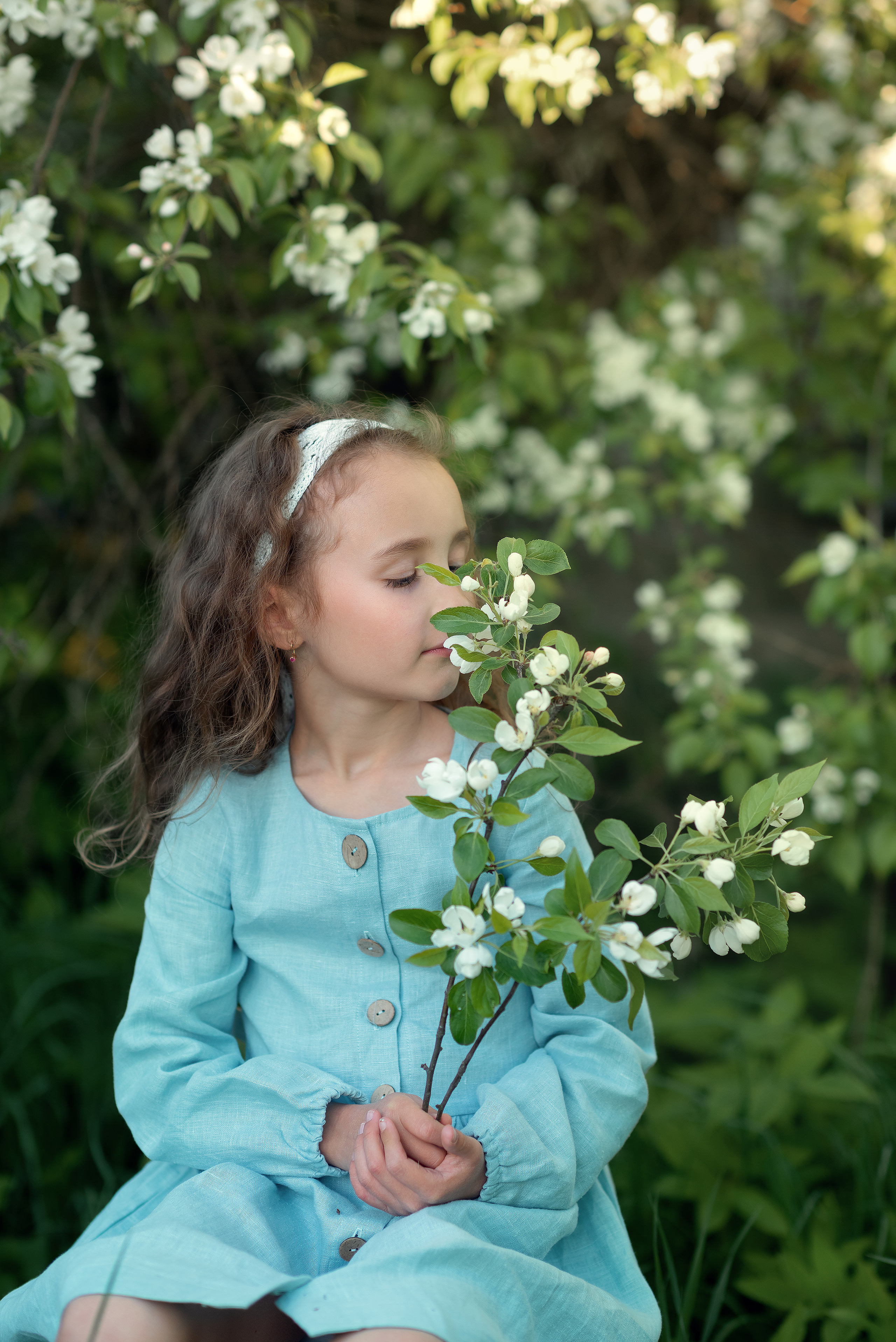 Весенняя фотосессия в яблонях. Семейный и детский фотограф в Санкт-Петербурге Скибо Марина