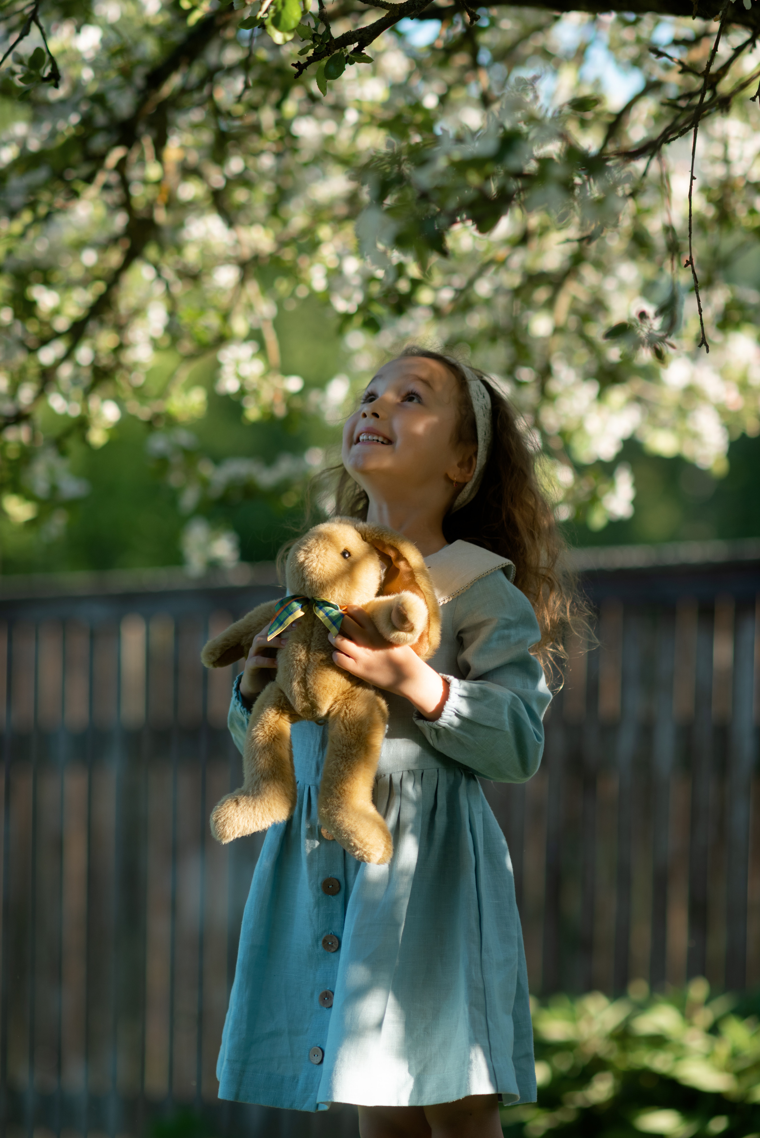 Весенняя фотосессия в яблонях. Семейный и детский фотограф в Санкт-Петербурге Скибо Марина