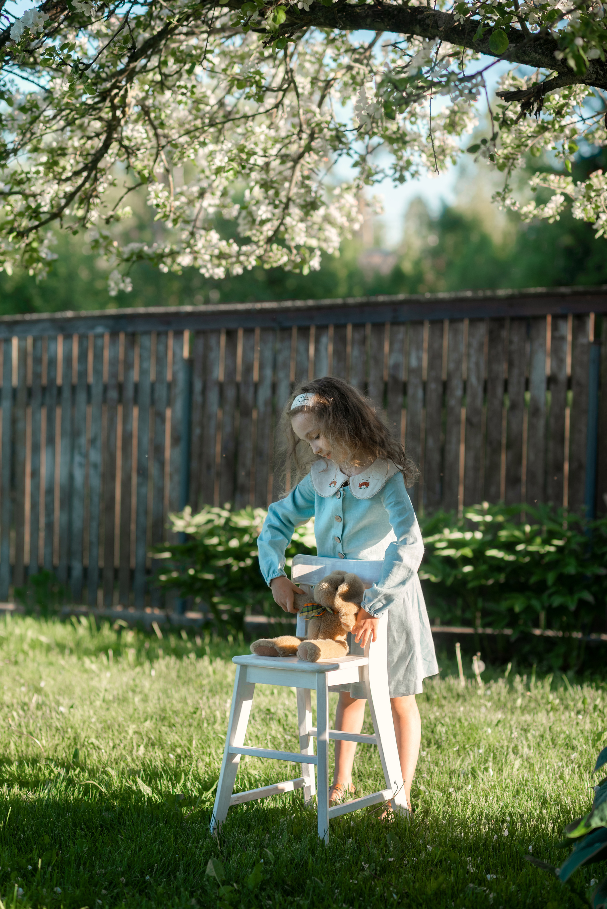 Весенняя фотосессия в яблонях. Семейный и детский фотограф в Санкт-Петербурге Скибо Марина