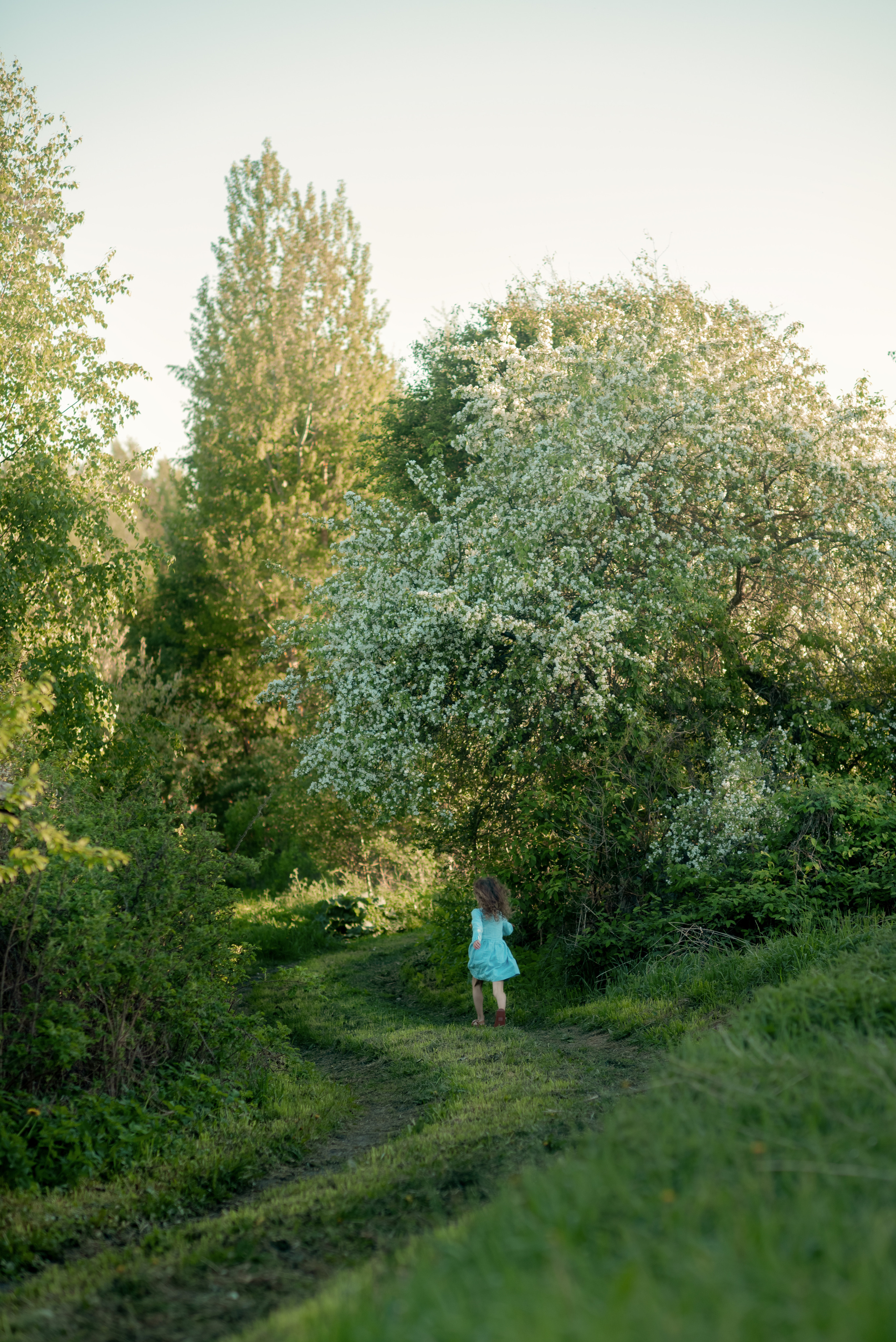 Весенняя фотосессия в яблонях. Семейный и детский фотограф в Санкт-Петербурге Скибо Марина