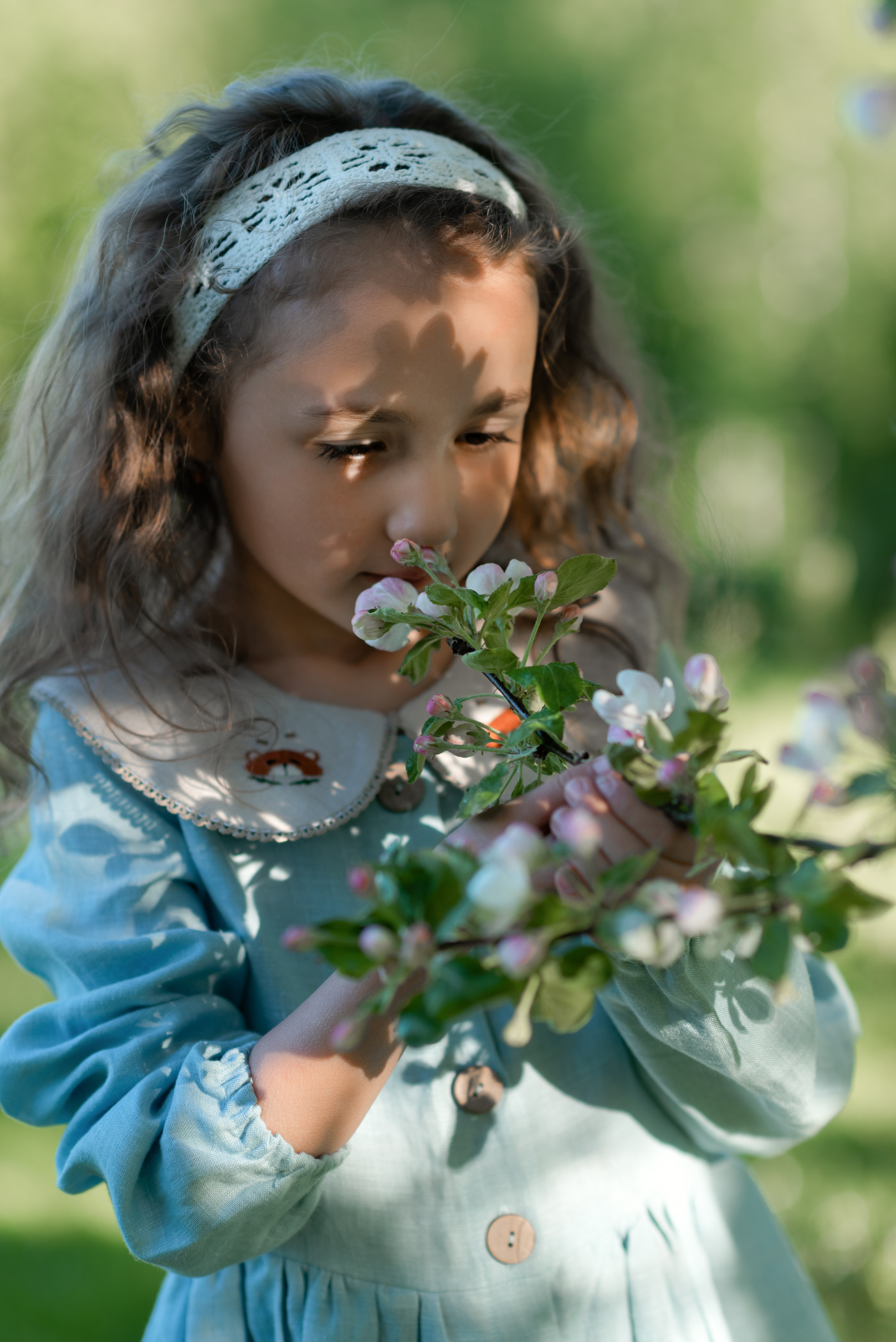 Весенняя фотосессия в яблонях. Семейный и детский фотограф в Санкт-Петербурге Скибо Марина
