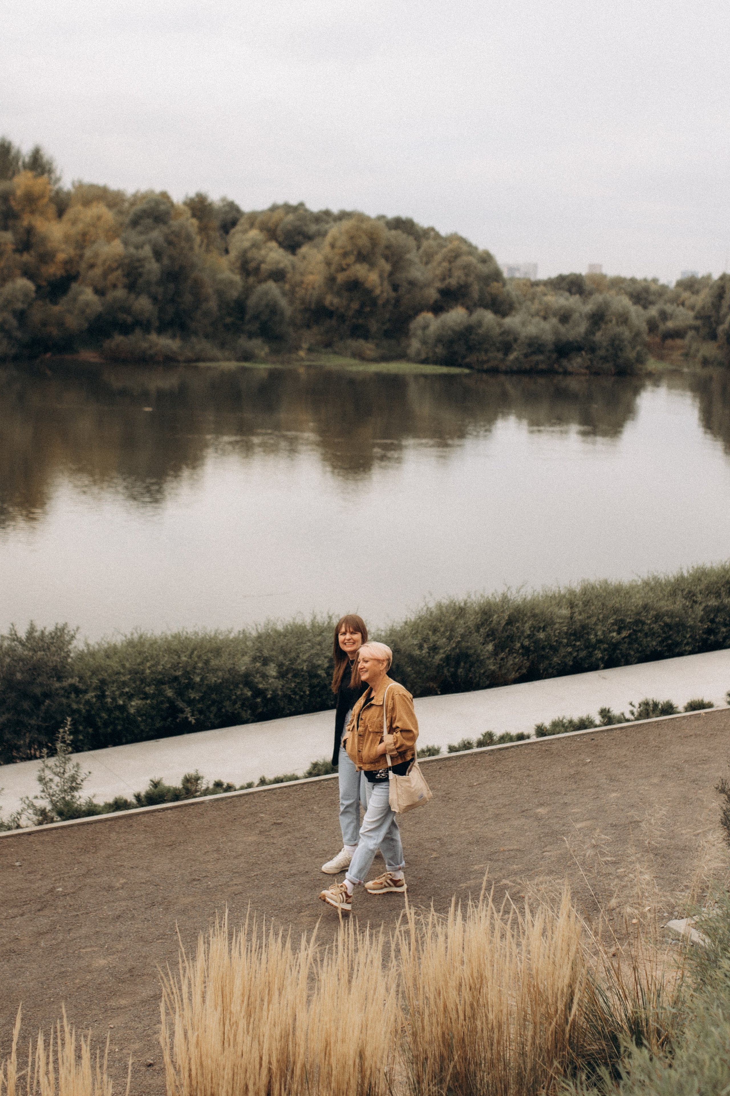 Прогулка по городу, осень. Семейный фотограф lifestyle в Новосибирске Елена Шпилевая
