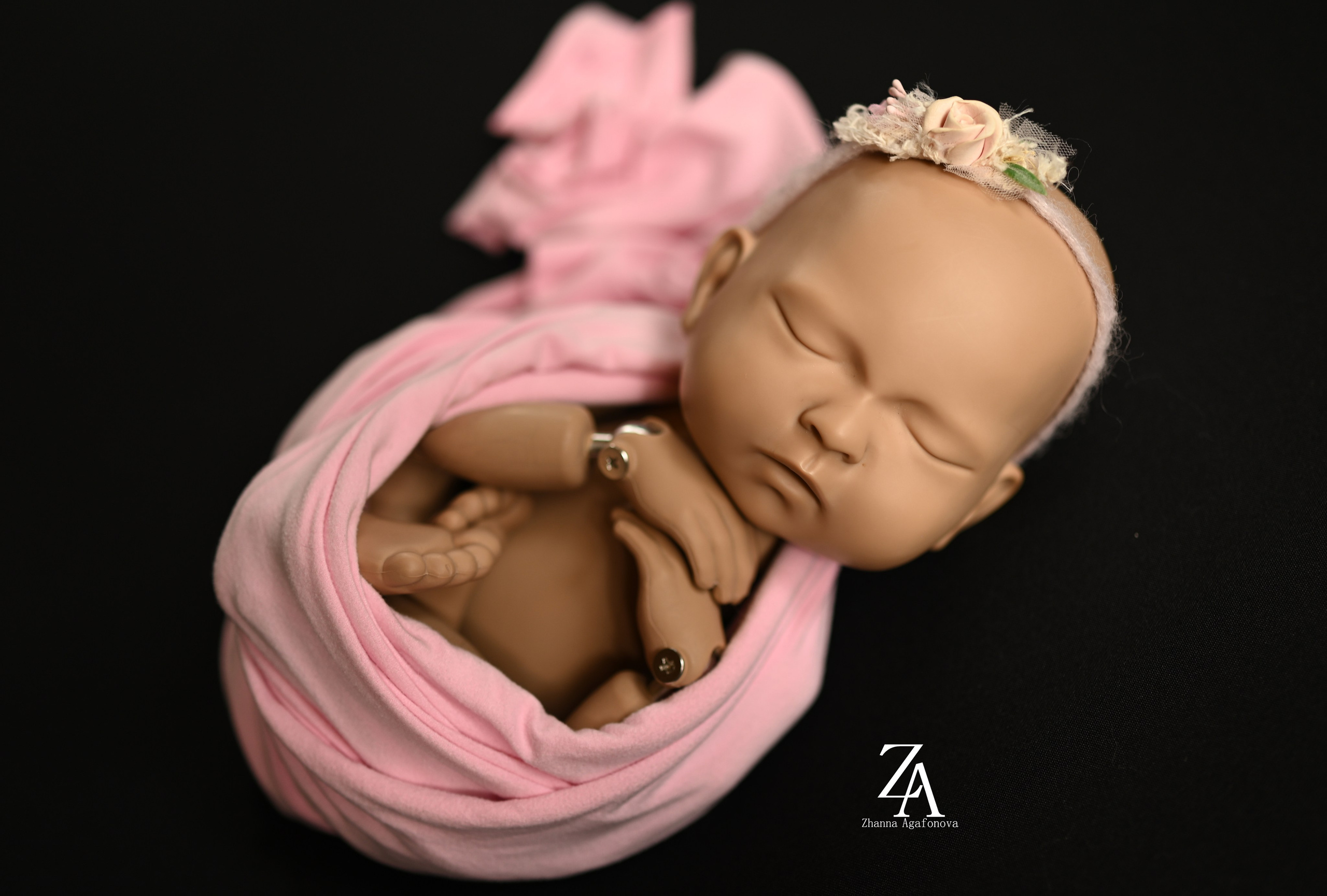 Образы на черном фоне. Newborn42.ru Фотограф новорожденных  г. Кемерово Агафонова Жанна