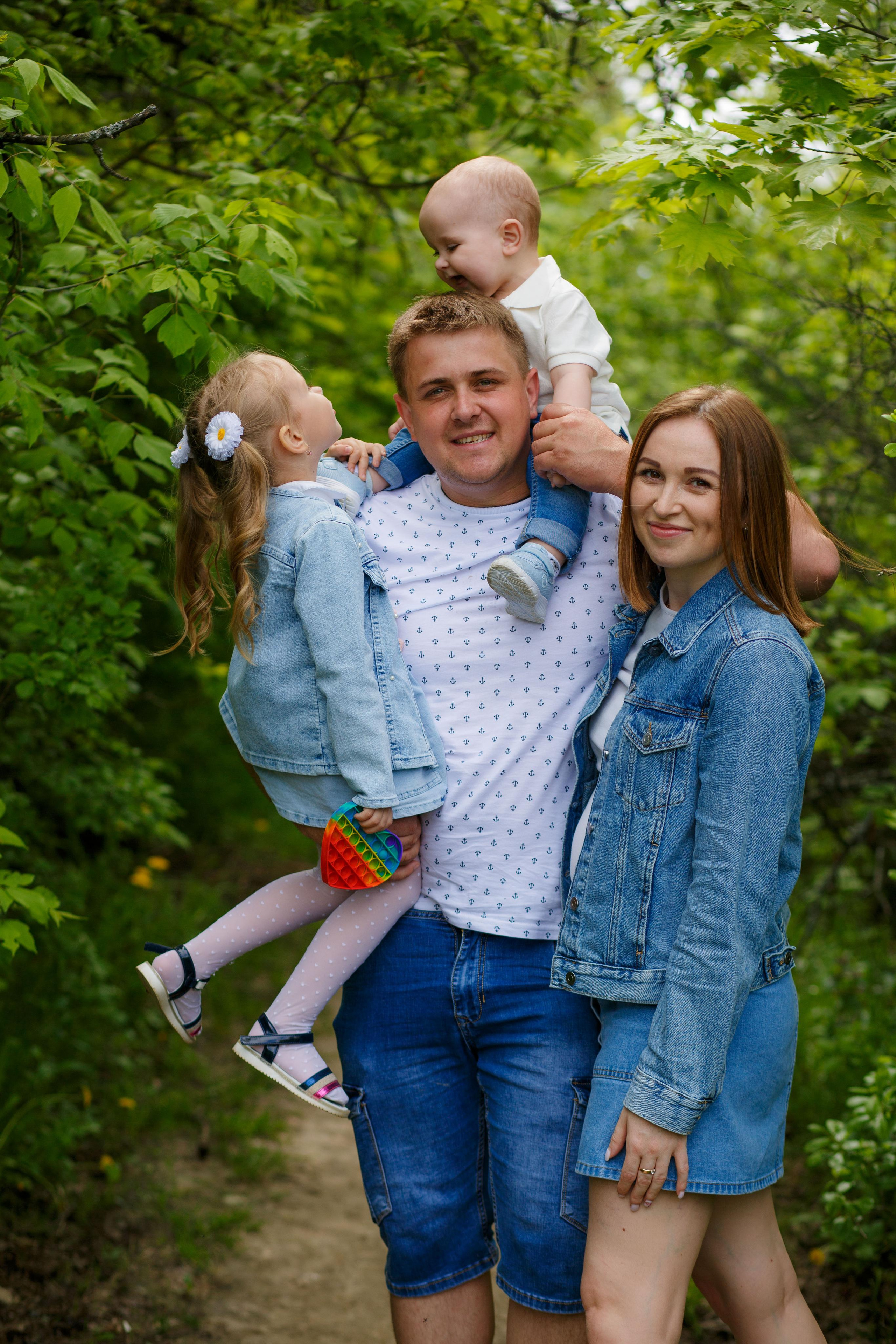 Семейная фотосессия на природе. Фотограф Яков Поспехов